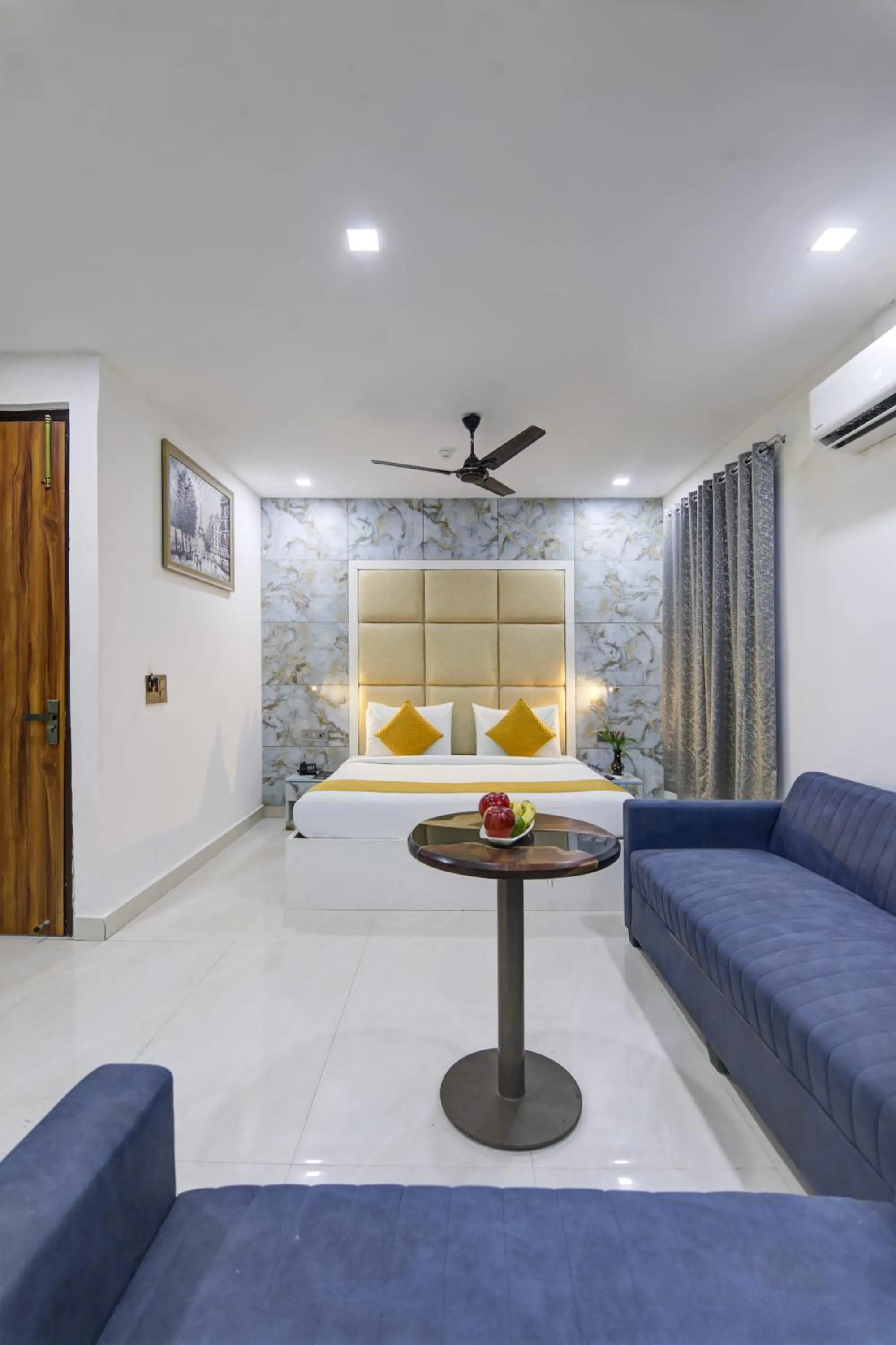 Bed in Status By Hotel The Emporio