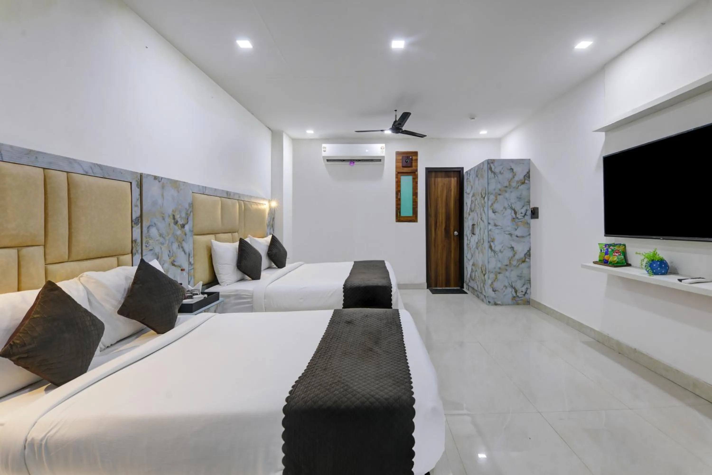 Bed in Status By Hotel The Emporio