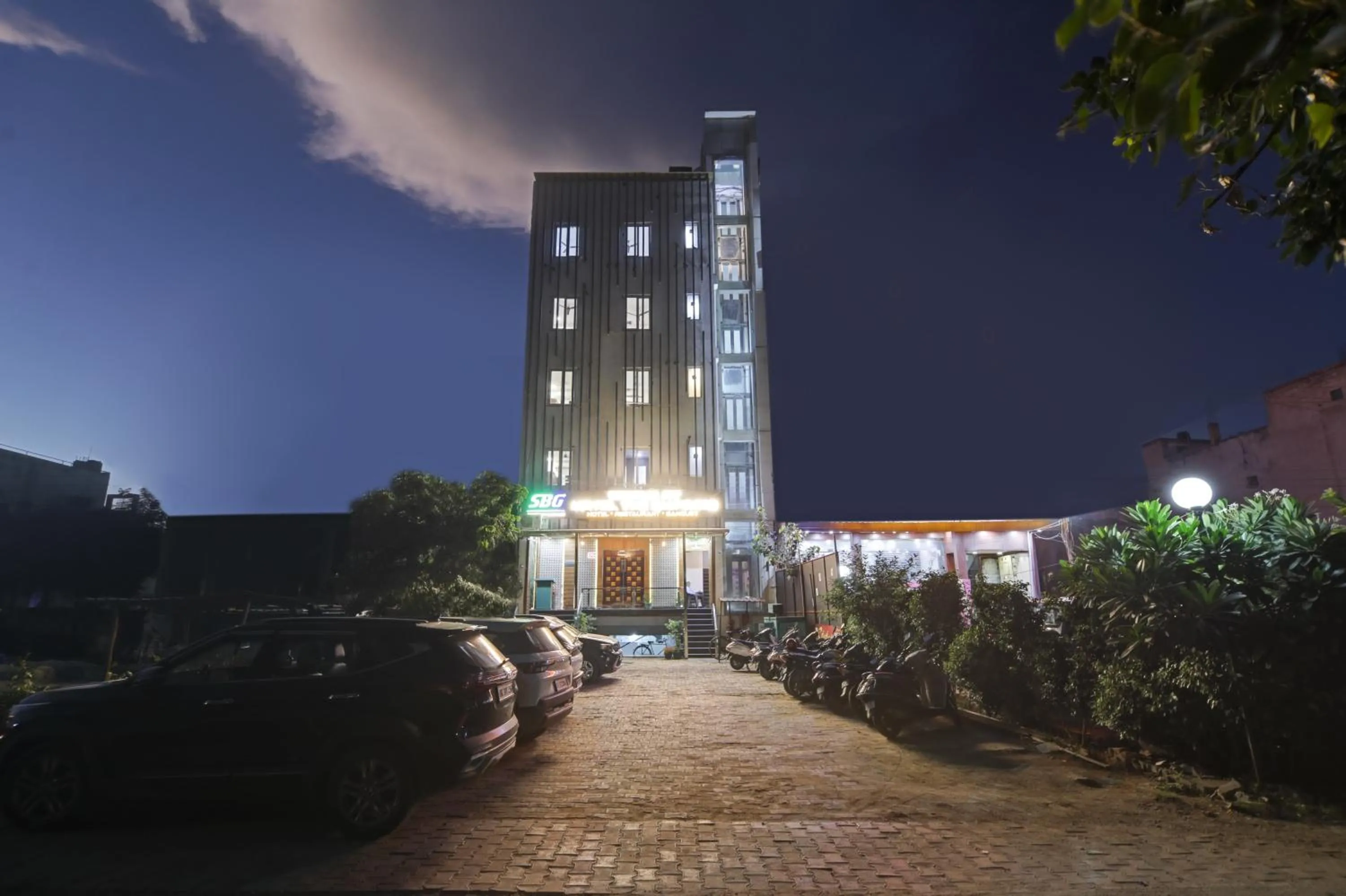 Property building in Status By Hotel The Emporio
