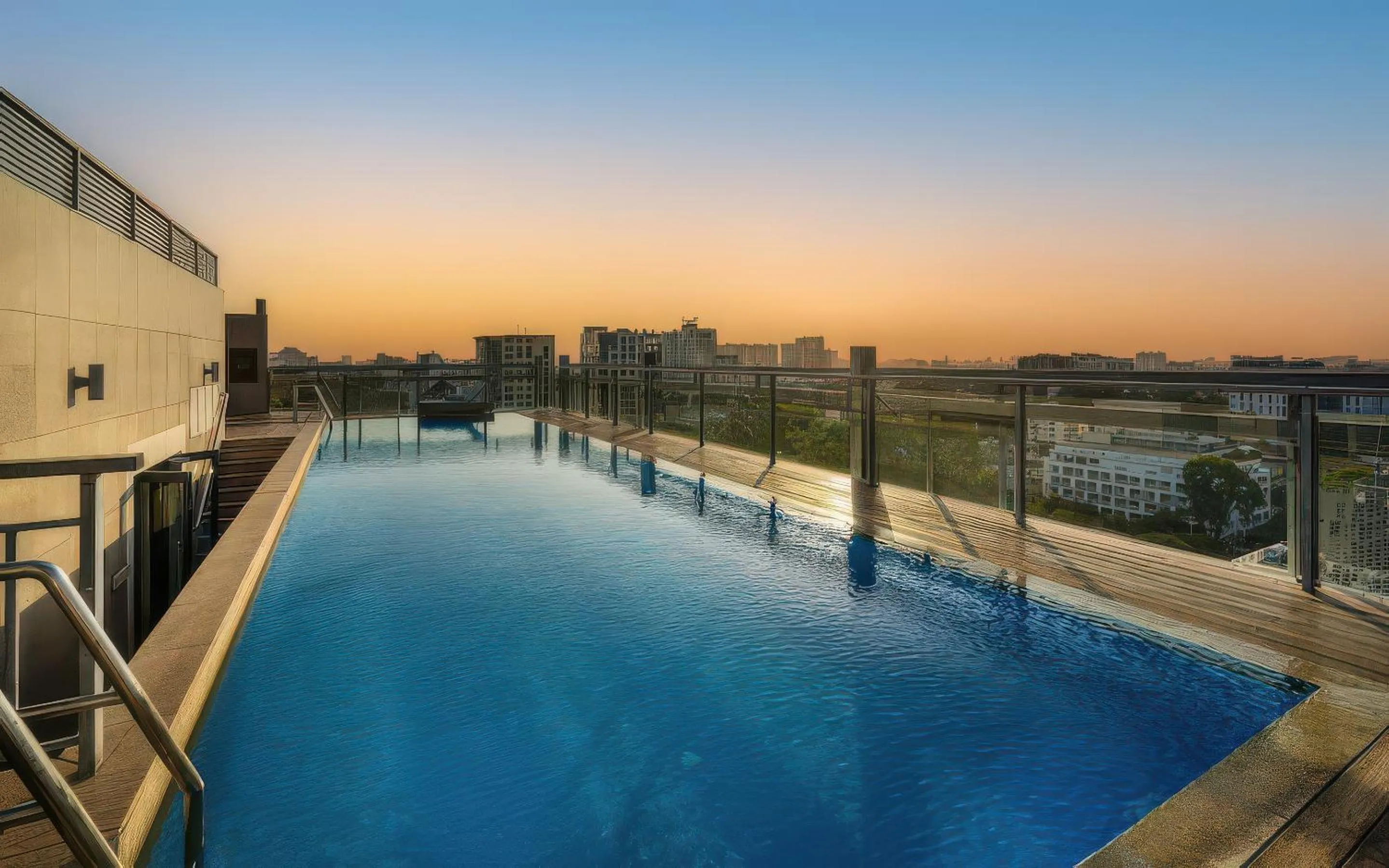 Swimming pool in Avalon Saigon District 1 - Independence Palace
