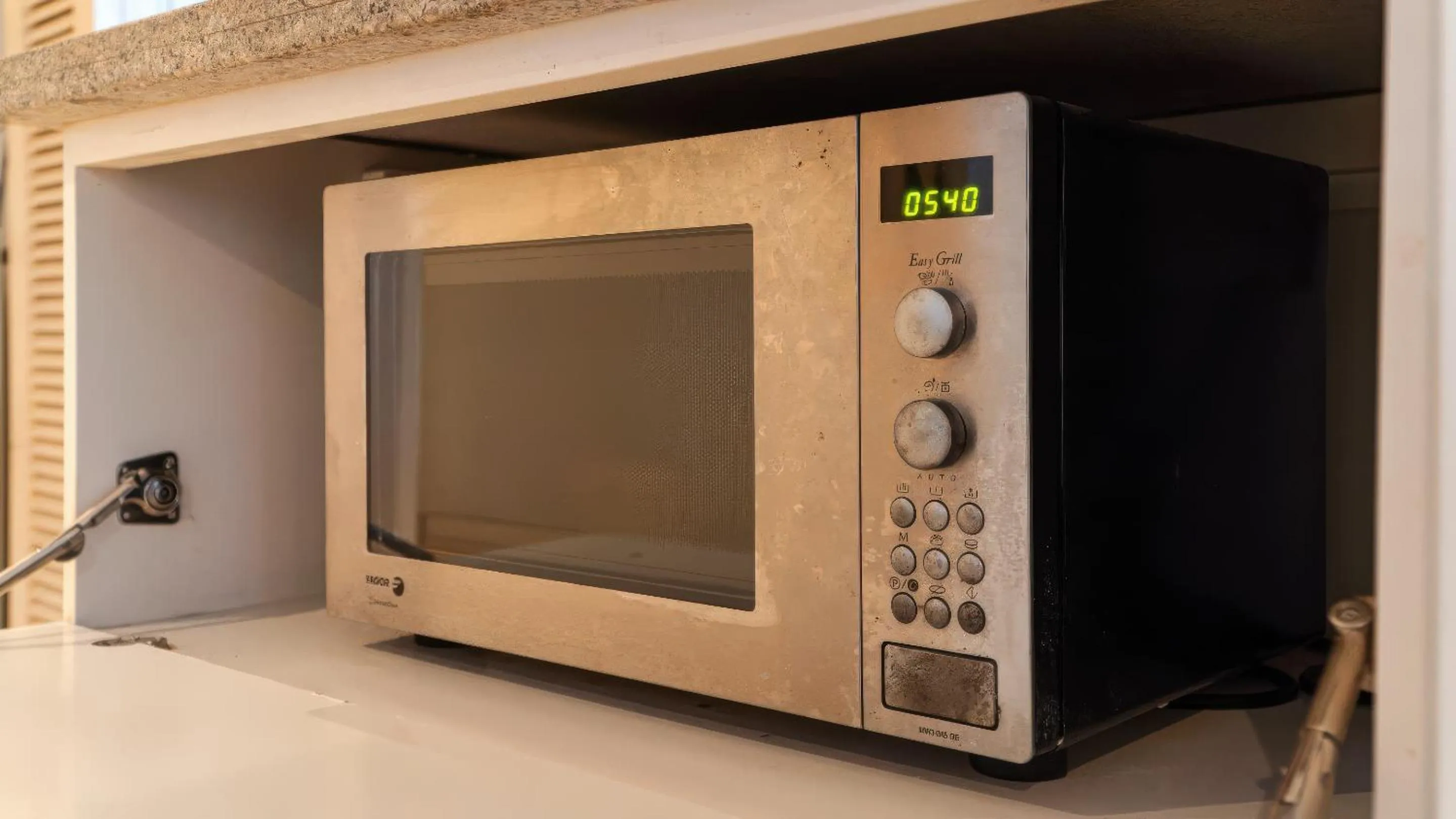 microwave in Avalon Saigon District 1 - Independence Palace