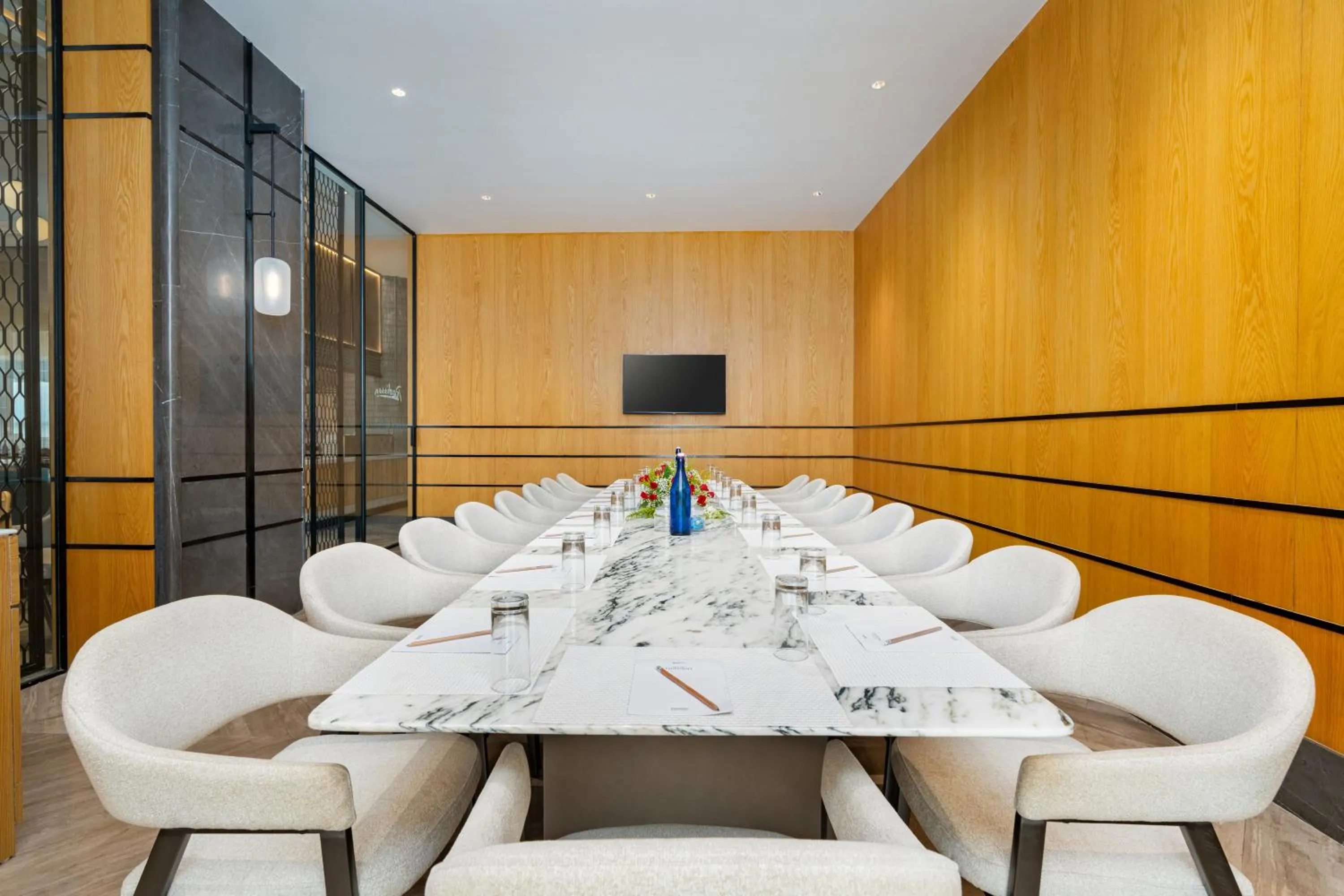 Restaurant/places to eat in Radisson Hotel Prayagraj