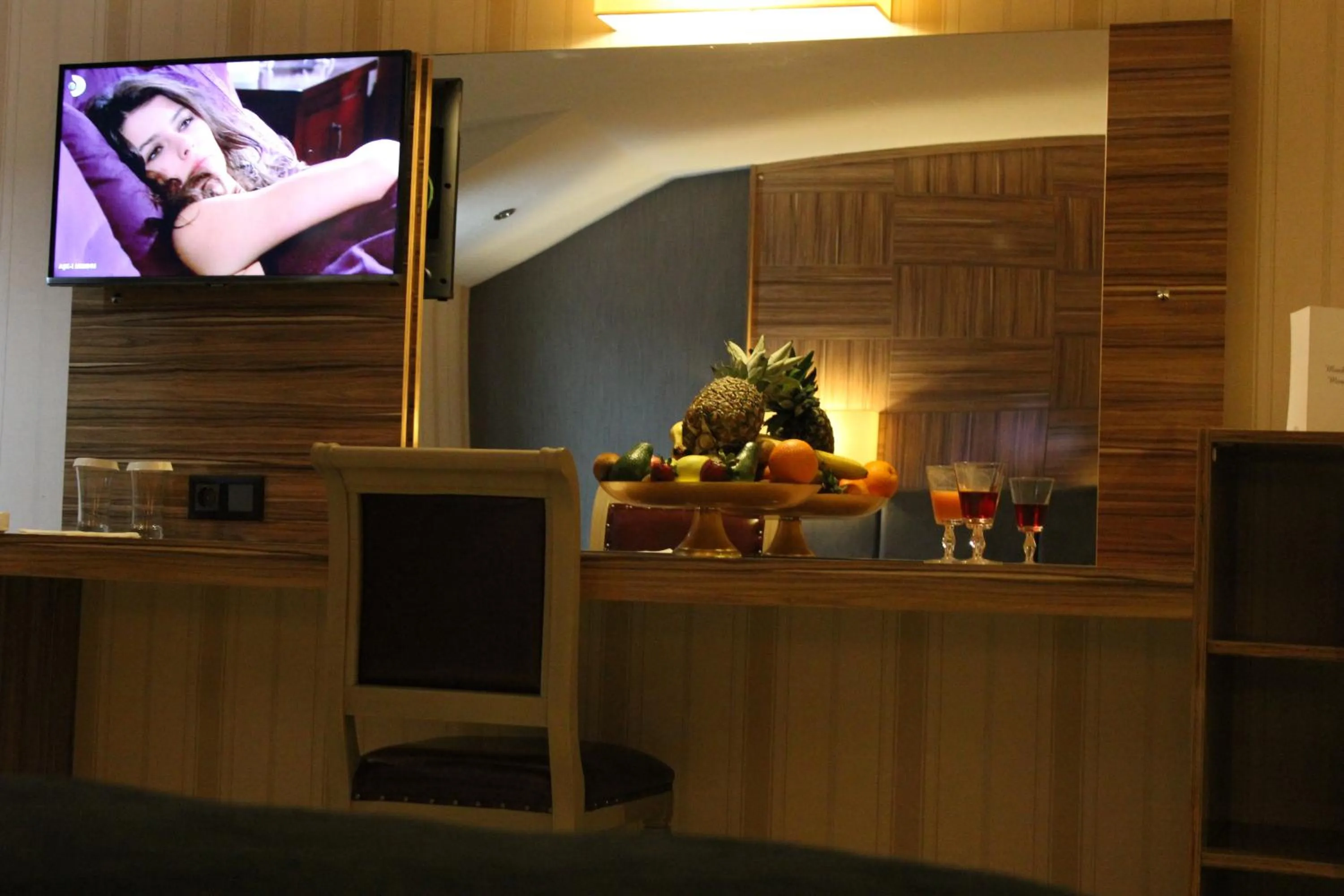 TV and multimedia in Neba Royal Hotel