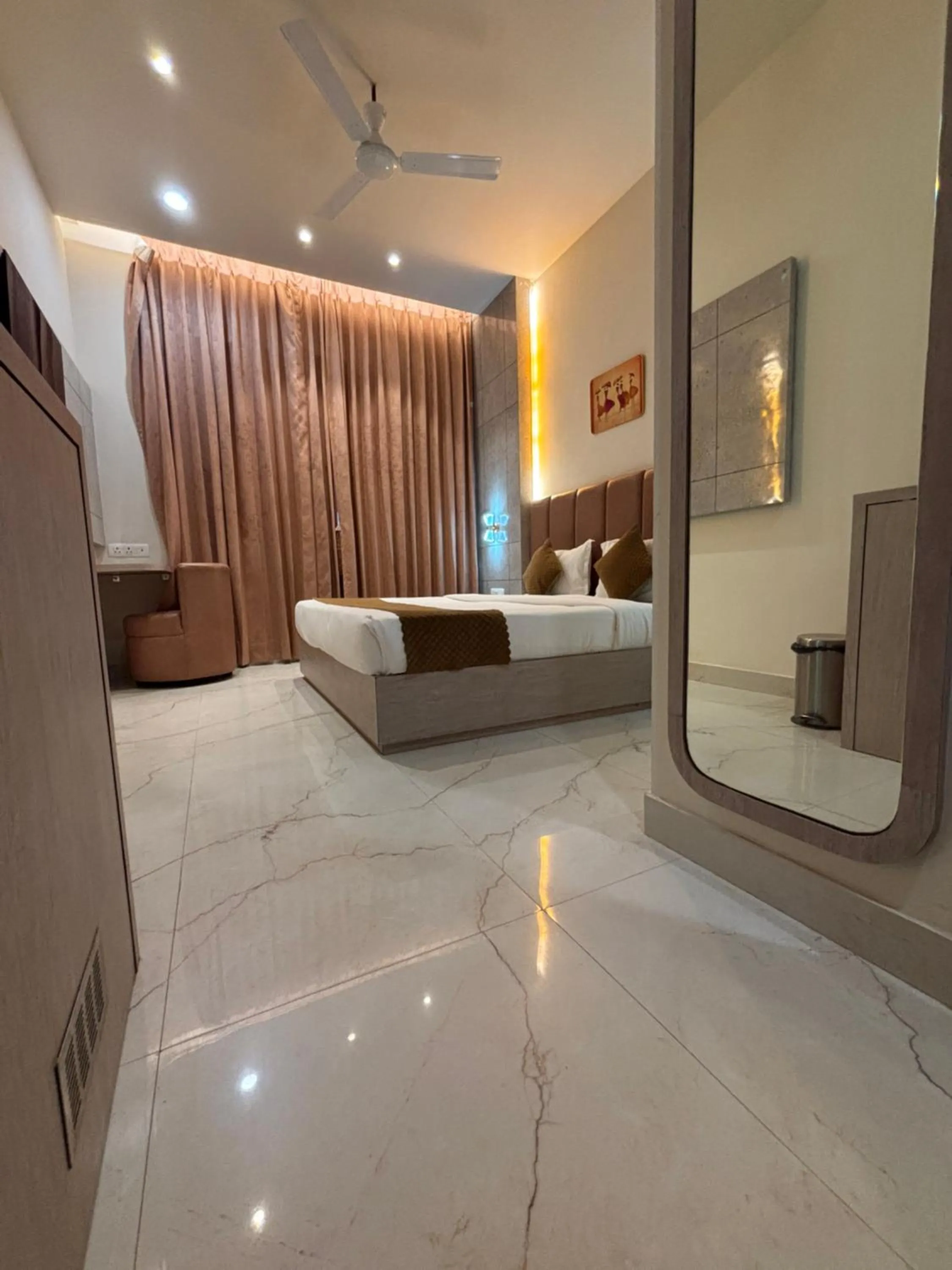 Bedroom, Bed in Sethi Grand Hotel