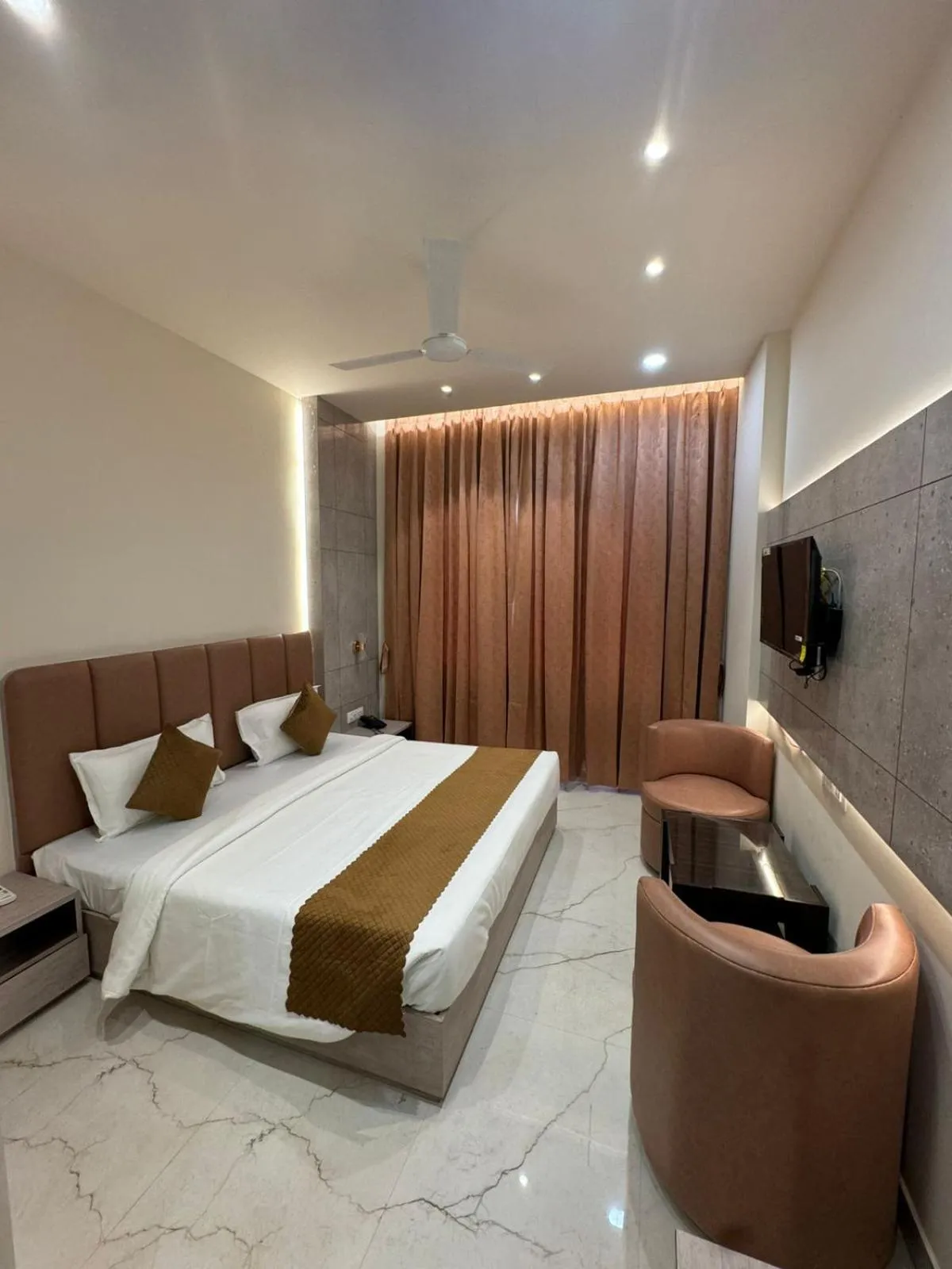 Bedroom, Bed in Sethi Grand Hotel