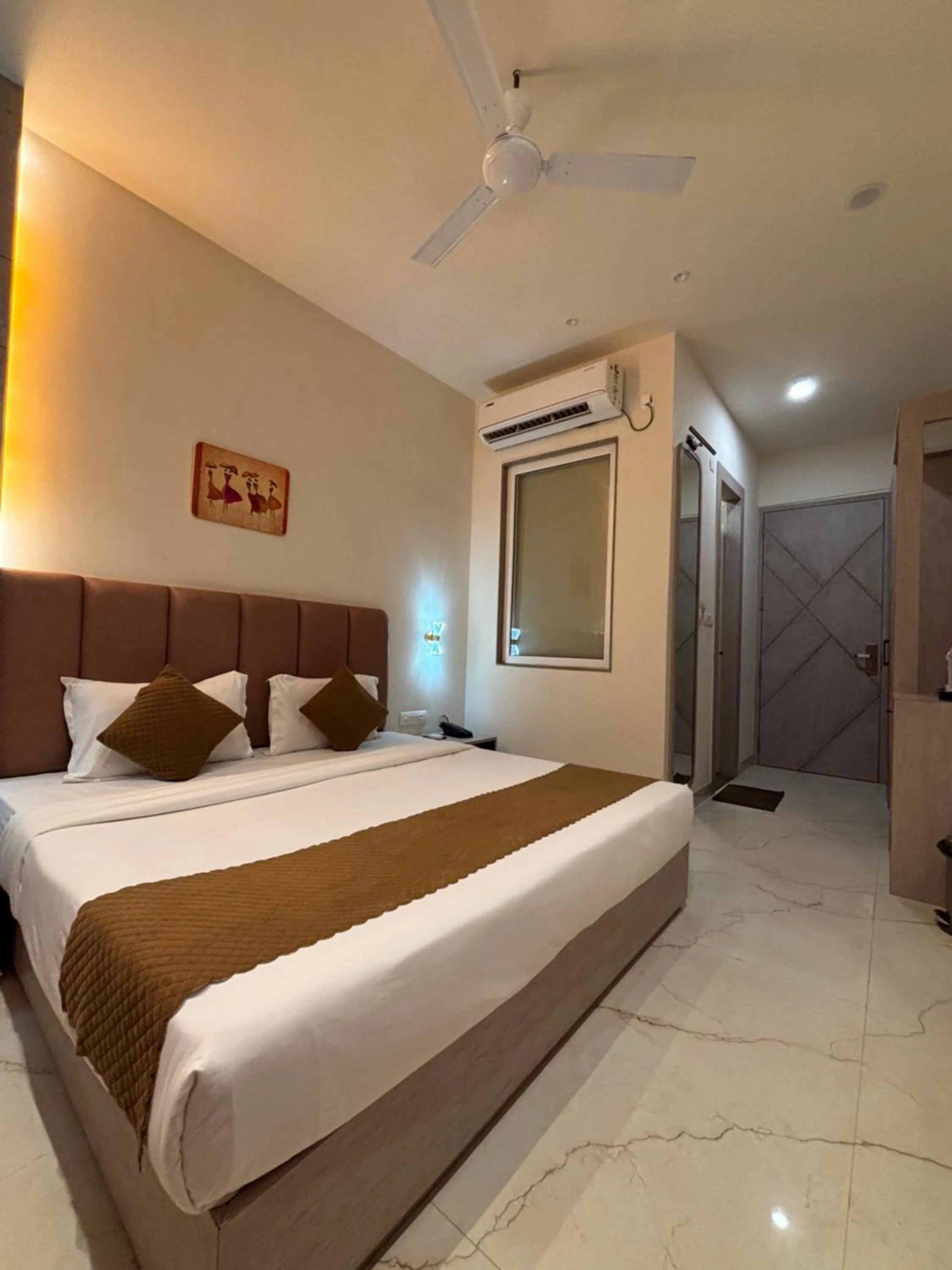 Bedroom, Bed in Sethi Grand Hotel