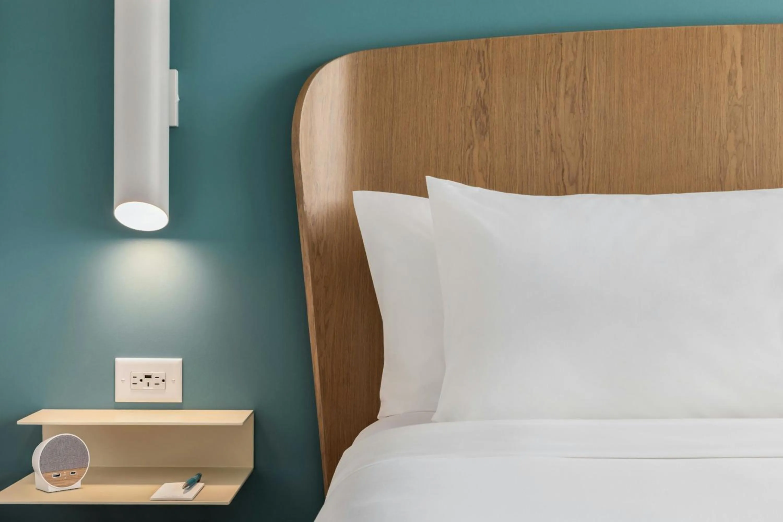 Photo of the whole room, Bed in Element Charleston Airport