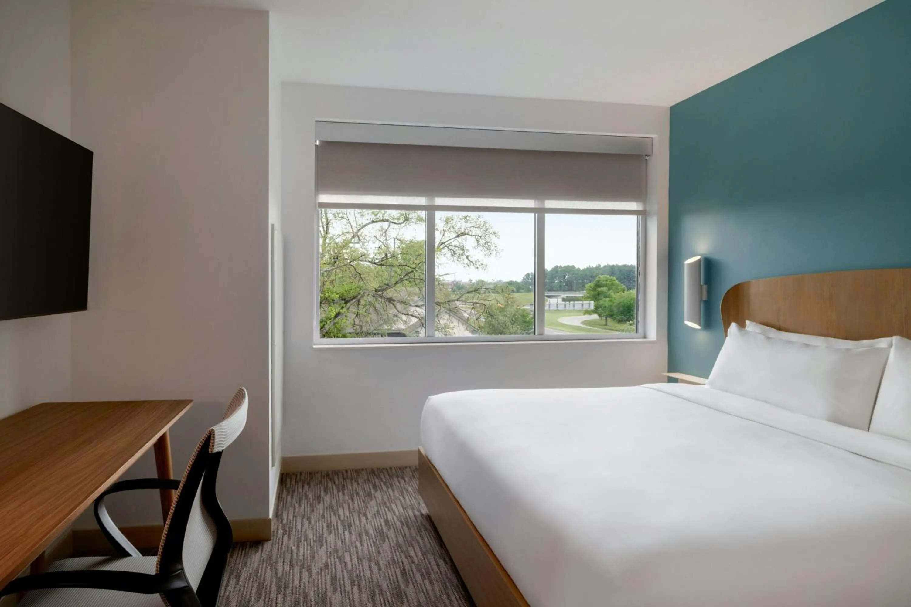 Photo of the whole room, Bed in Element Charleston Airport