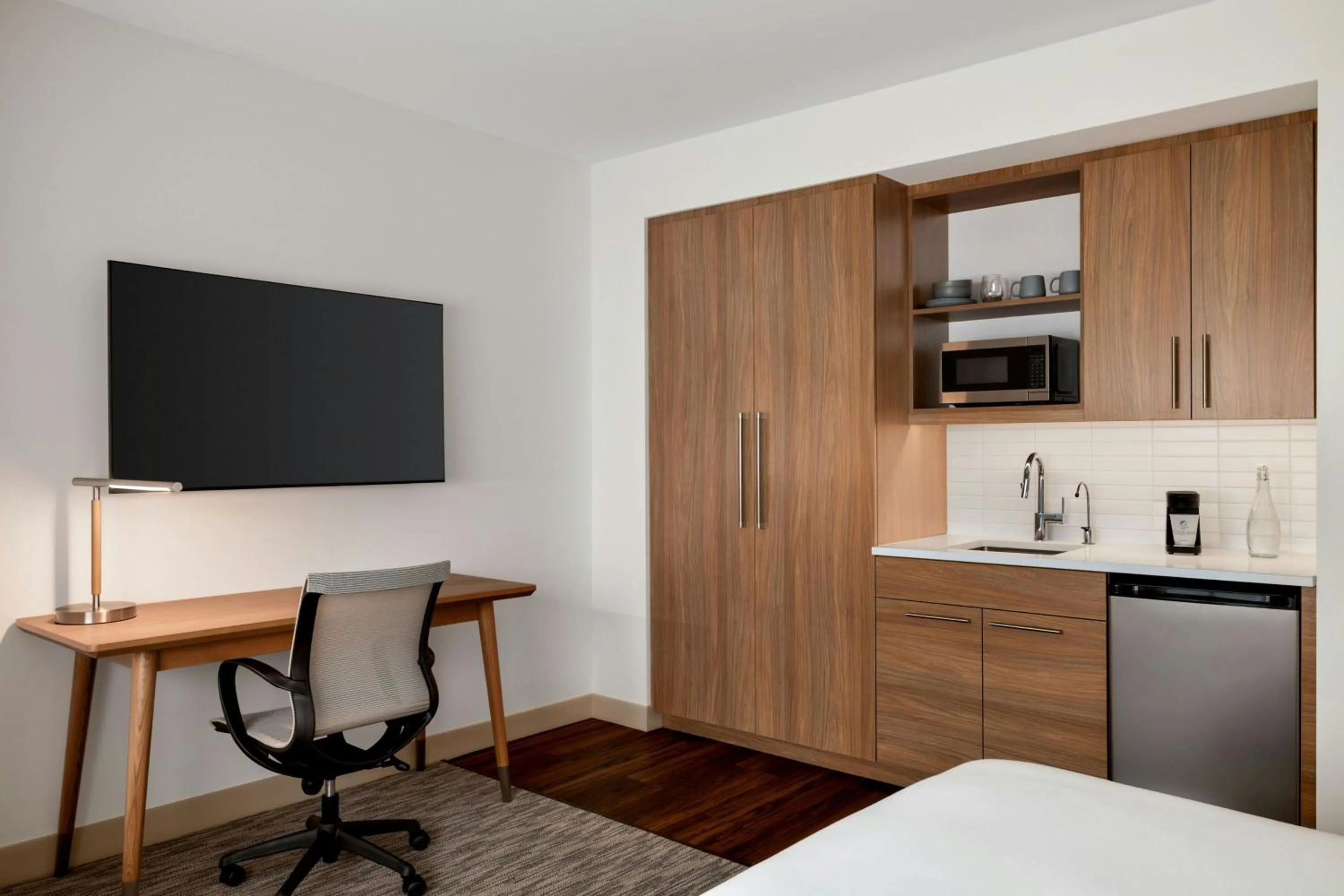 Photo of the whole room in Element Charleston Airport