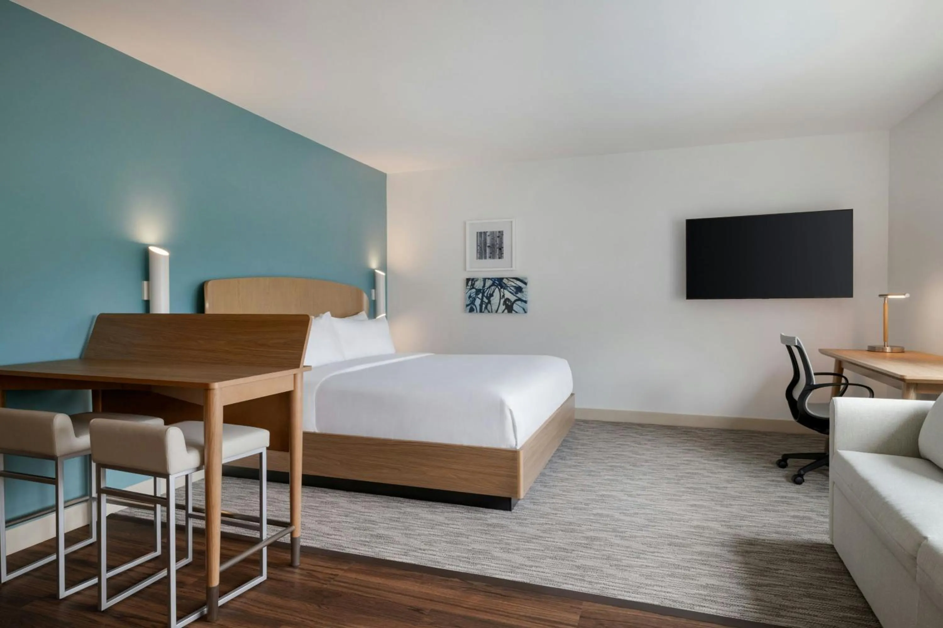 Photo of the whole room, Bed in Element Charleston Airport