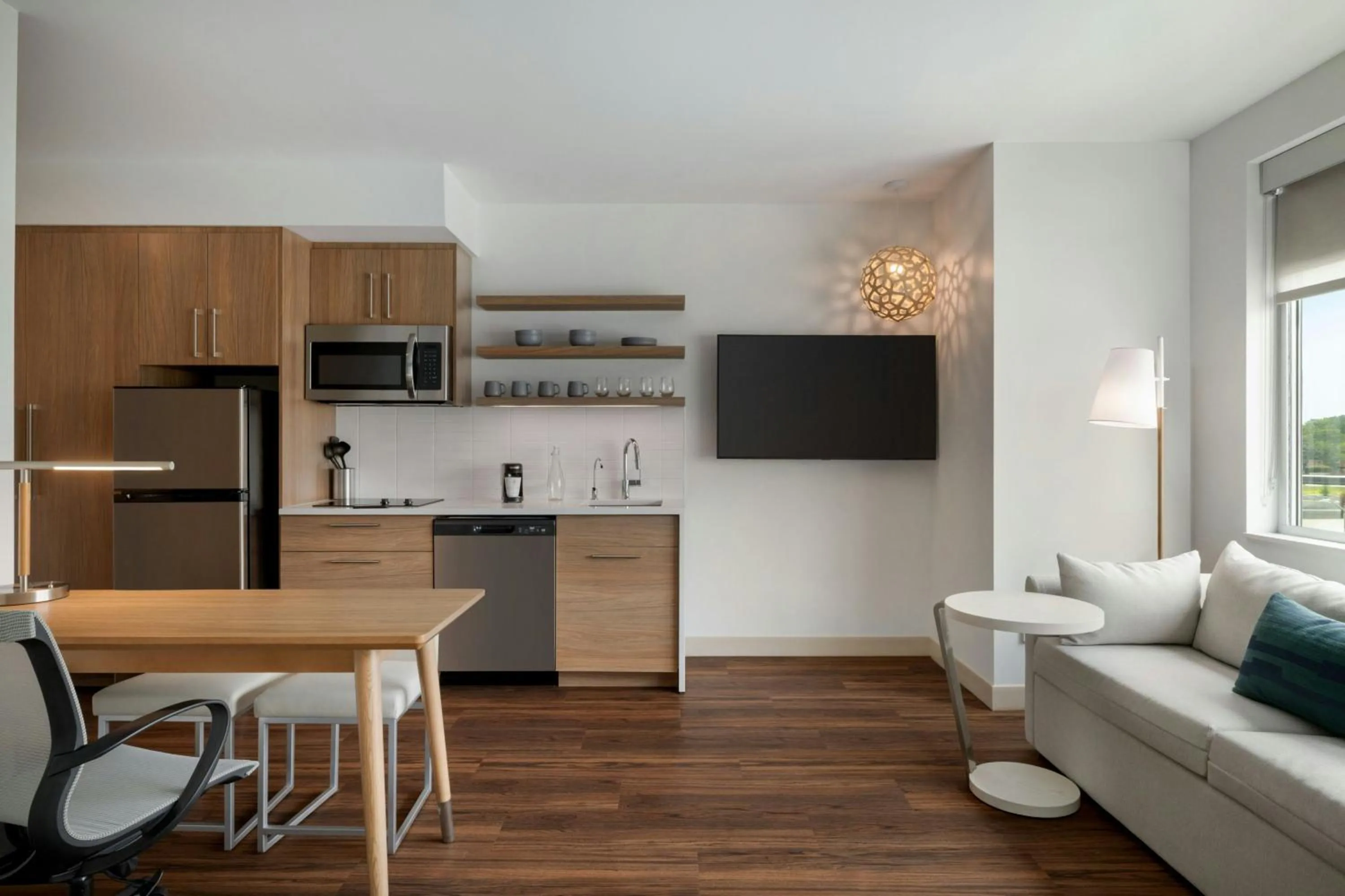 Photo of the whole room in Element Charleston Airport