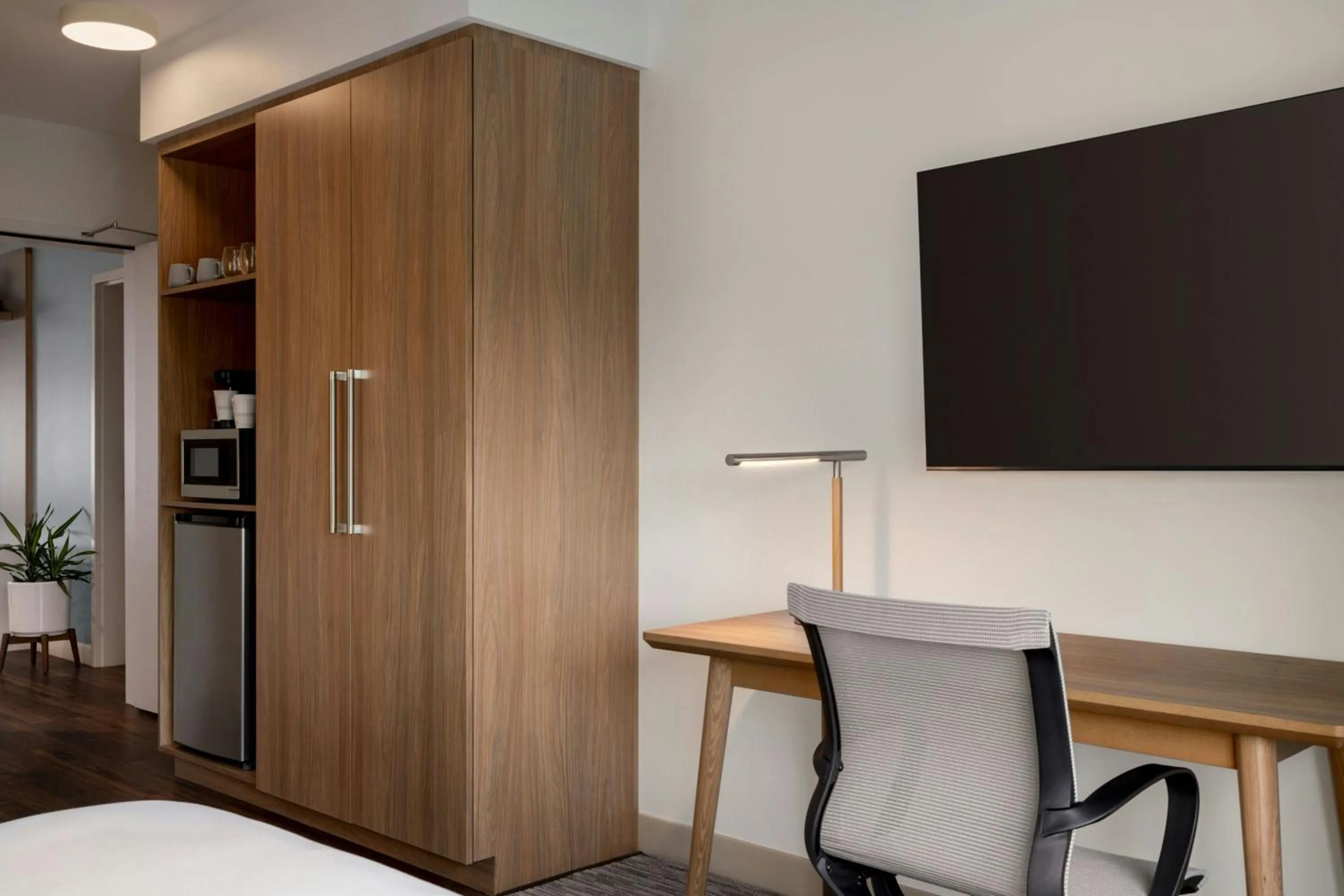 Photo of the whole room in Element Charleston Airport