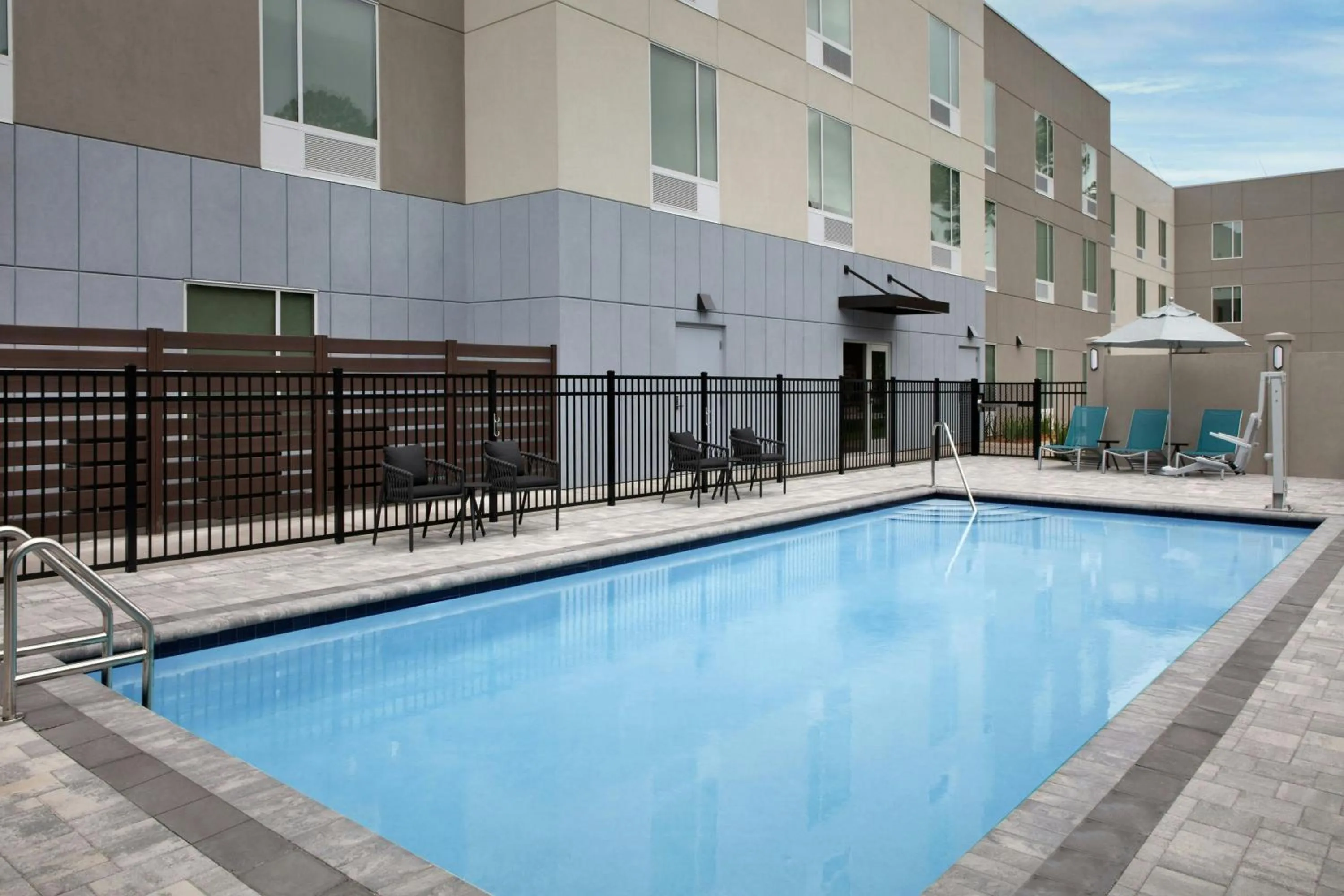 Swimming pool in TownePlace Suites by Marriott Jacksonville Mayport