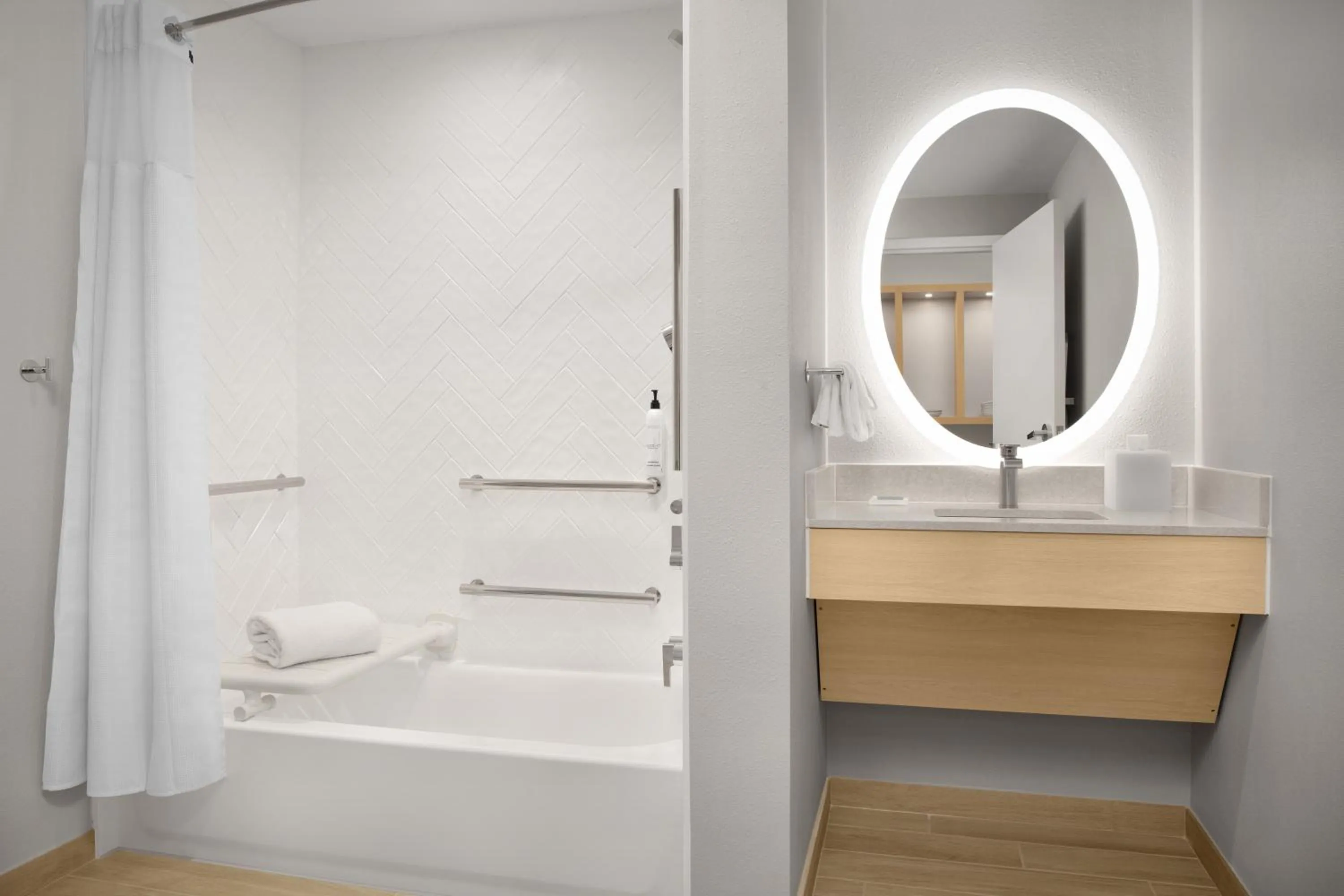 Bathroom in TownePlace Suites by Marriott Jacksonville Mayport