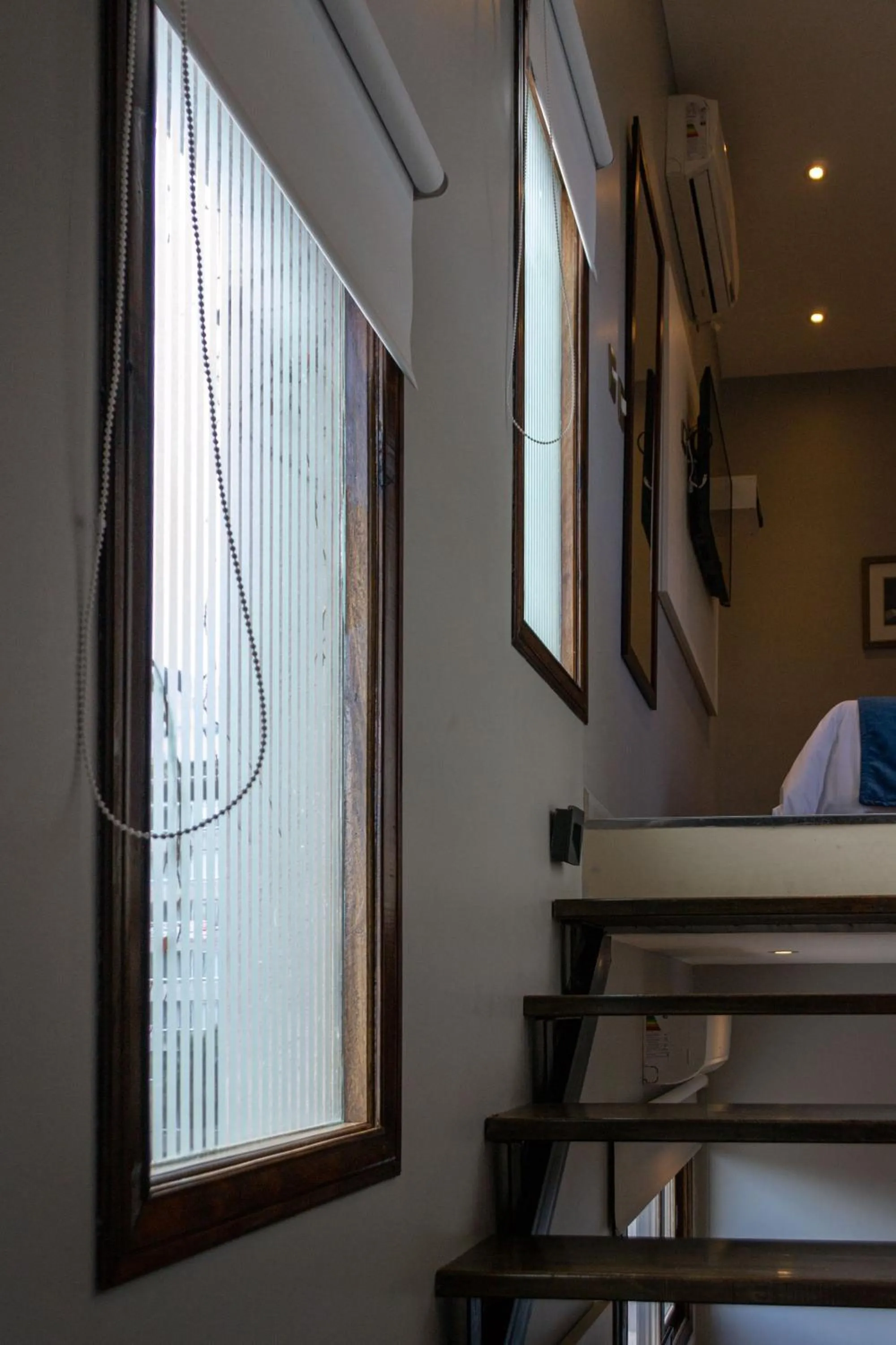 People in Miravida Soho Hotel & Wine Bar