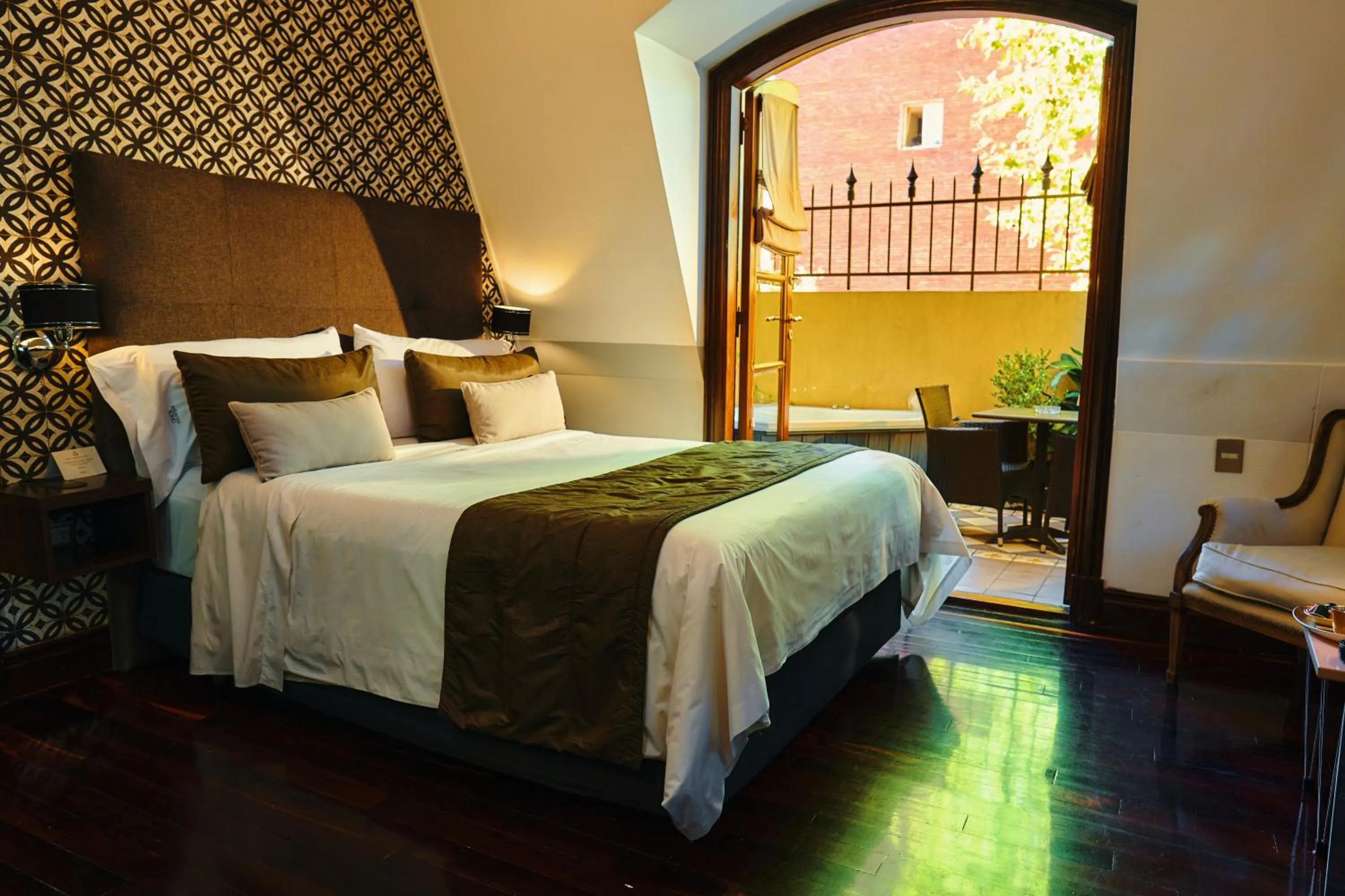 Bed in Miravida Soho Hotel & Wine Bar