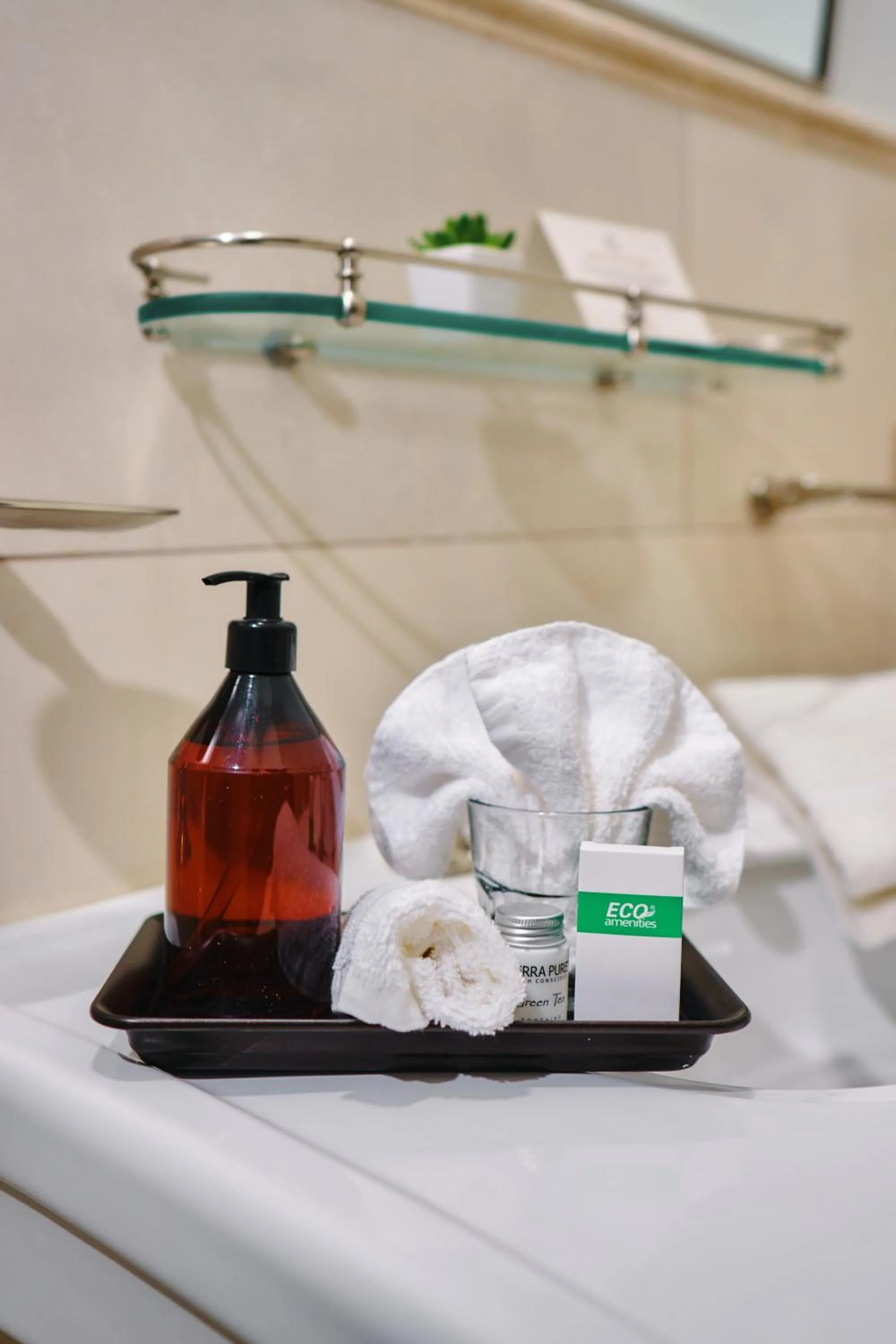 towels in Miravida Soho Hotel & Wine Bar