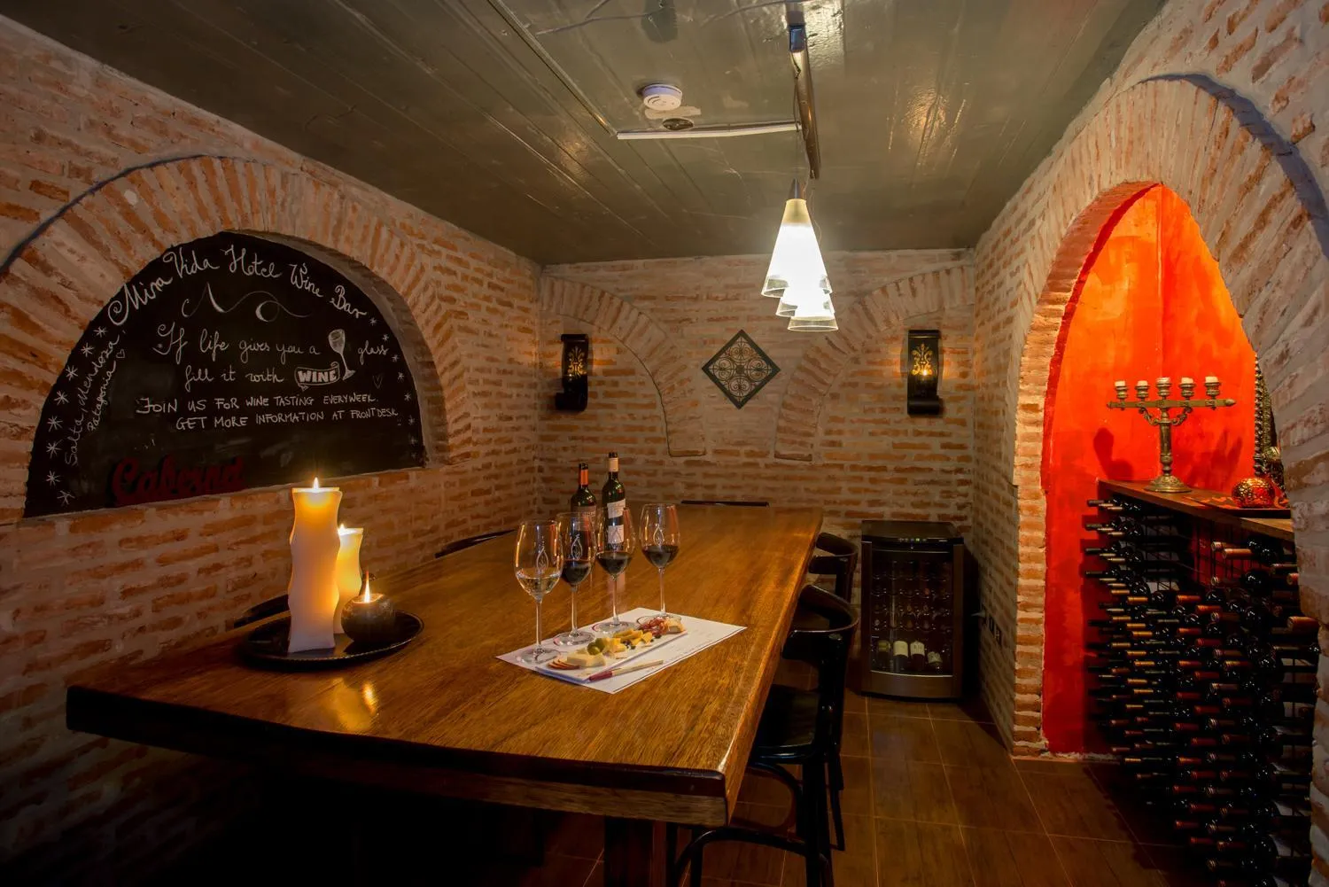 Nightclub / DJ in Miravida Soho Hotel & Wine Bar