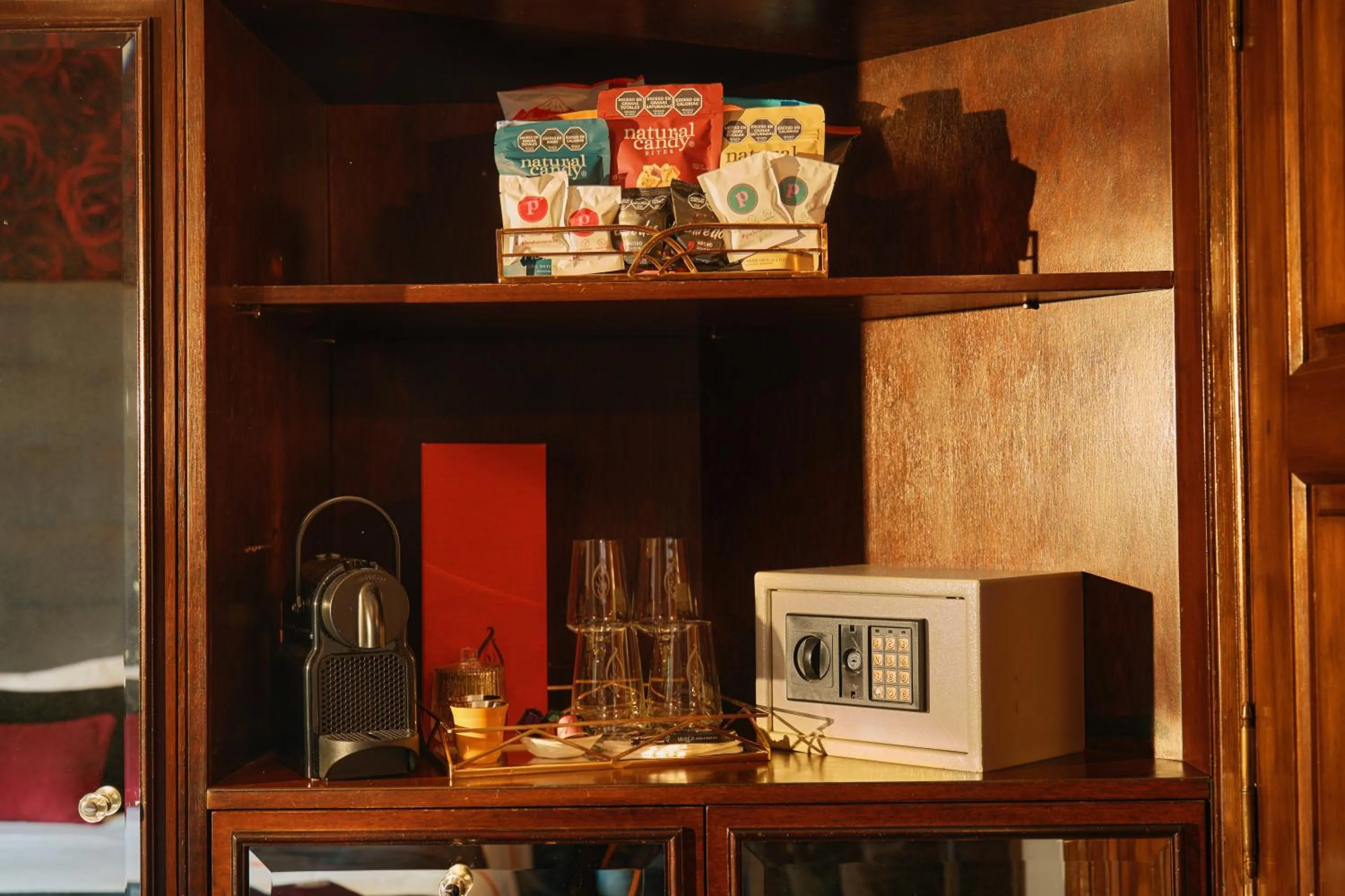 Coffee/tea facilities in Miravida Soho Hotel & Wine Bar