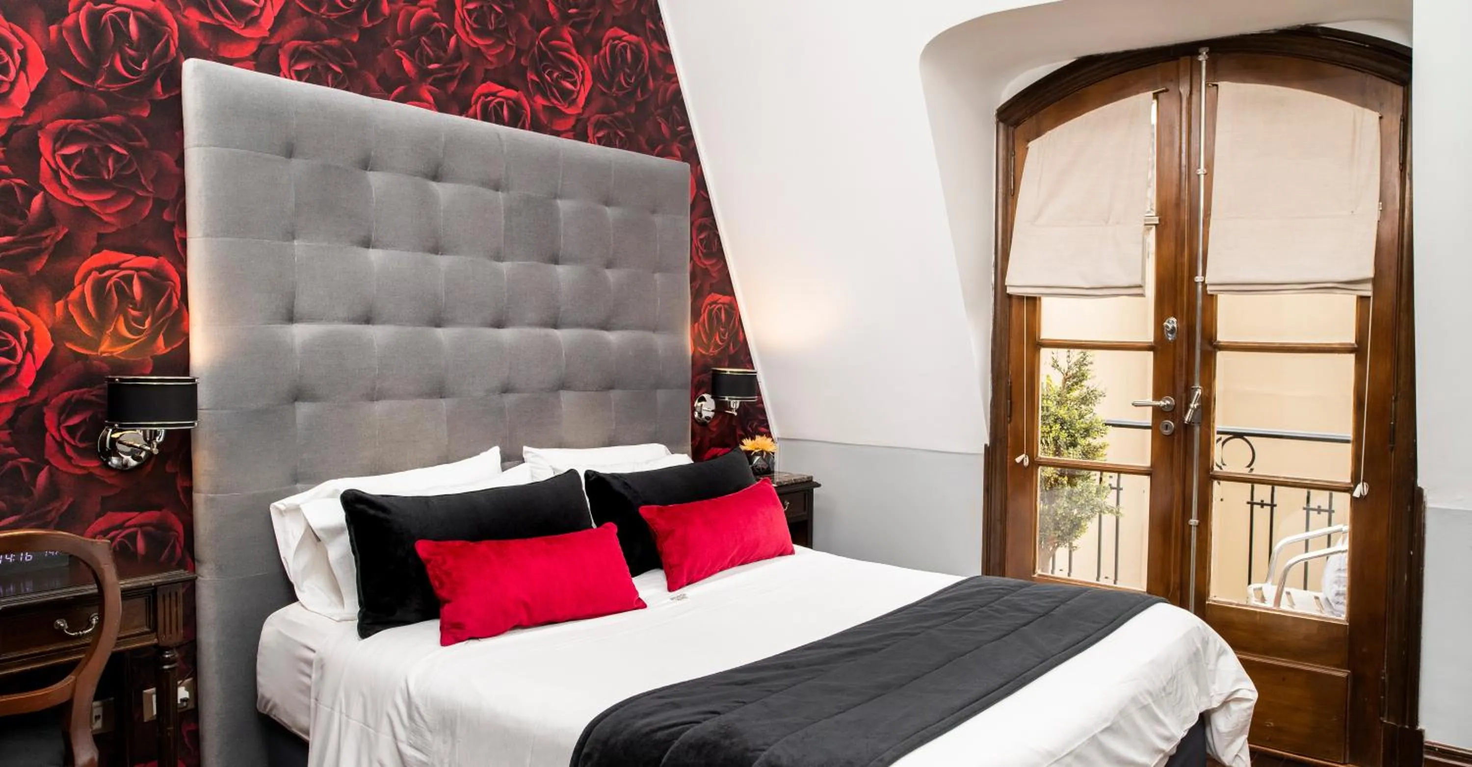 Bed in Miravida Soho Hotel & Wine Bar