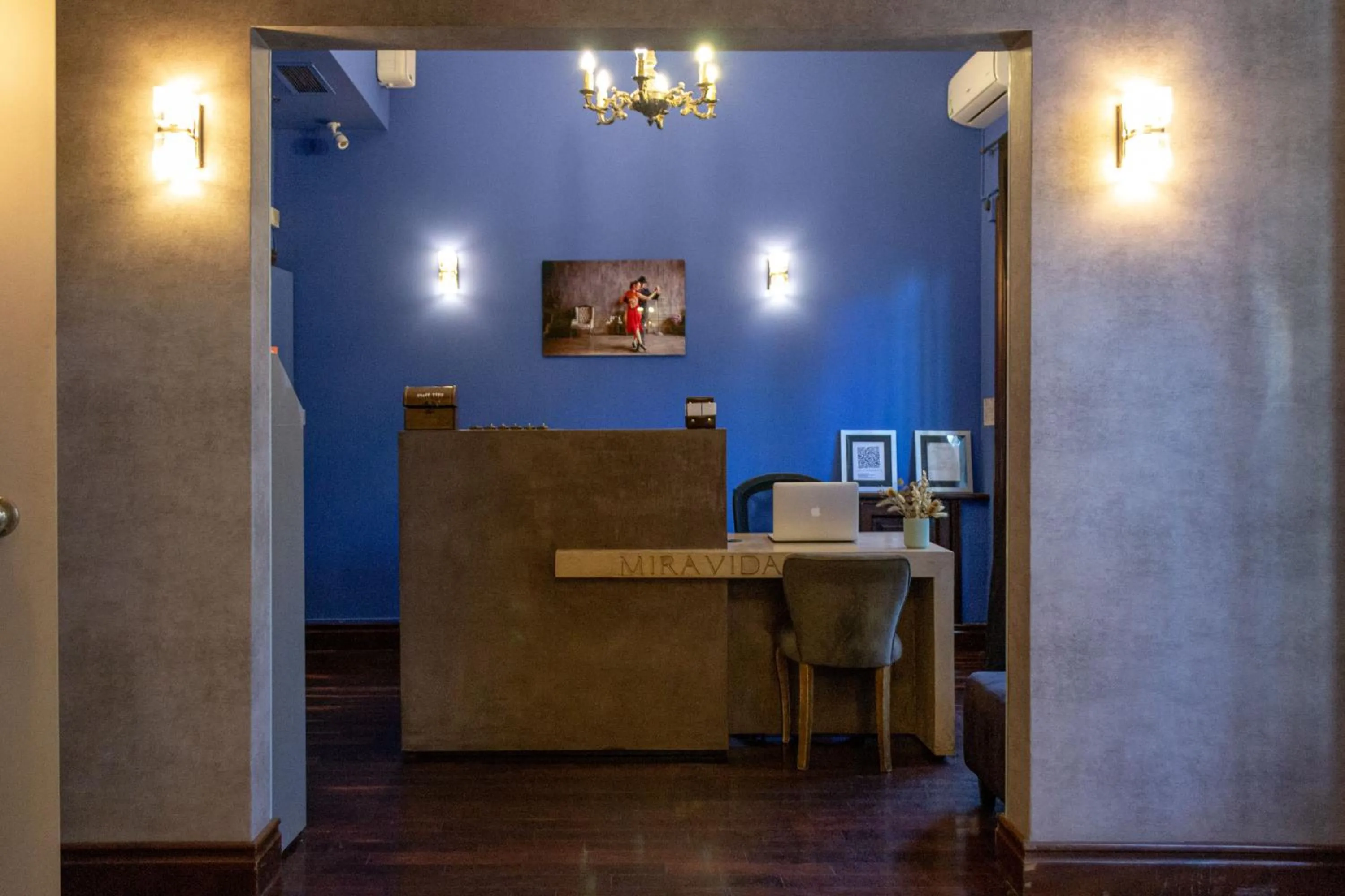 TV and multimedia in Miravida Soho Hotel & Wine Bar