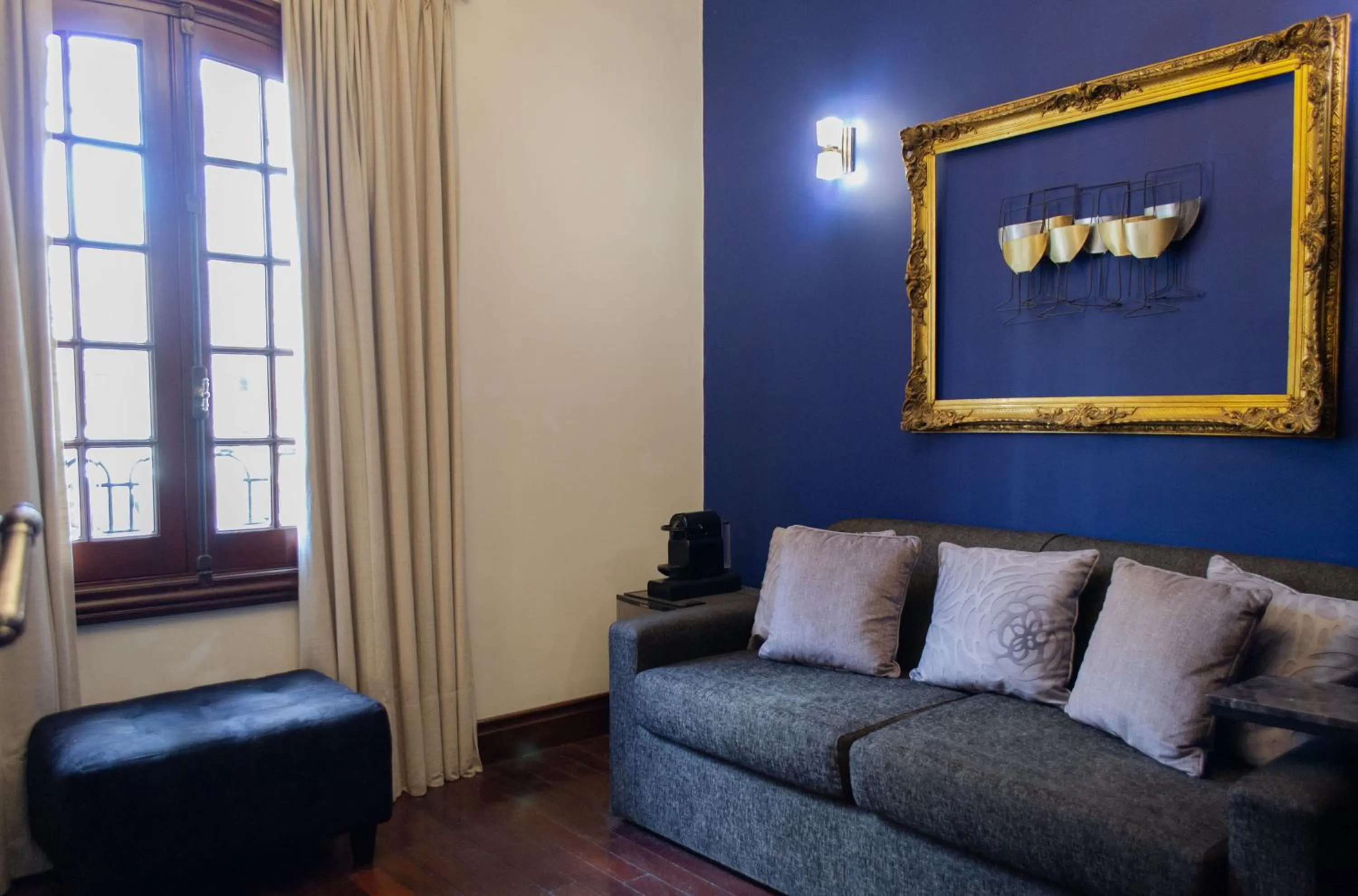 Living room in Miravida Soho Hotel & Wine Bar