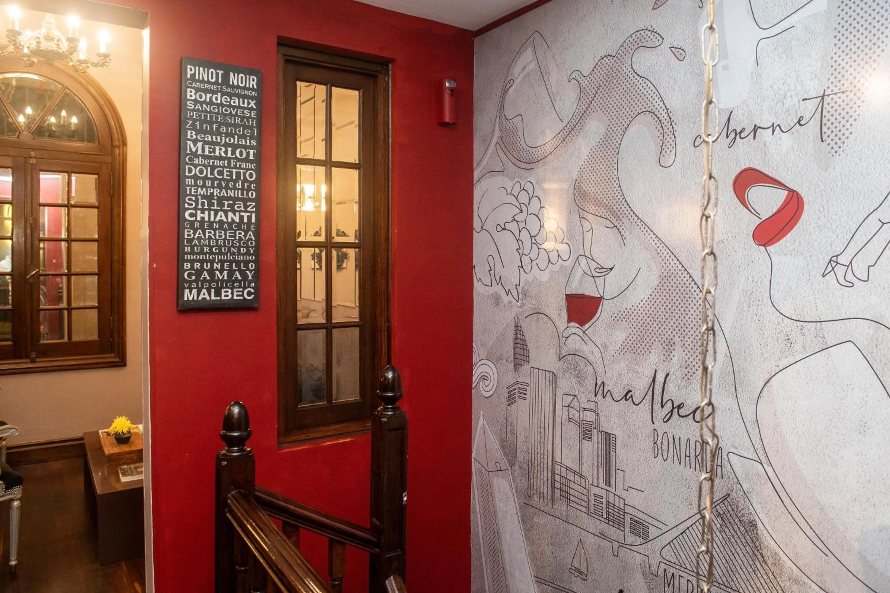 Restaurant/places to eat in Miravida Soho Hotel & Wine Bar