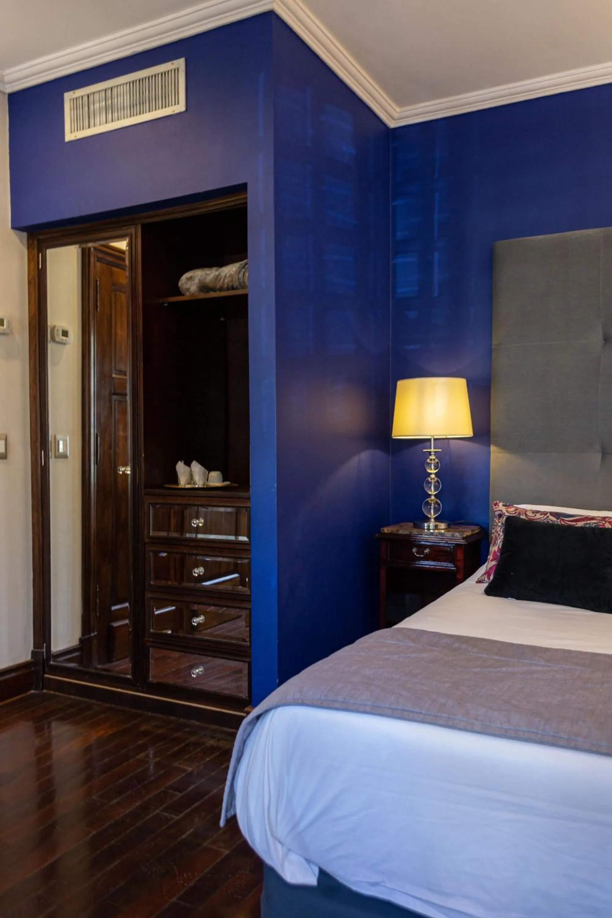 Bed in Miravida Soho Hotel & Wine Bar