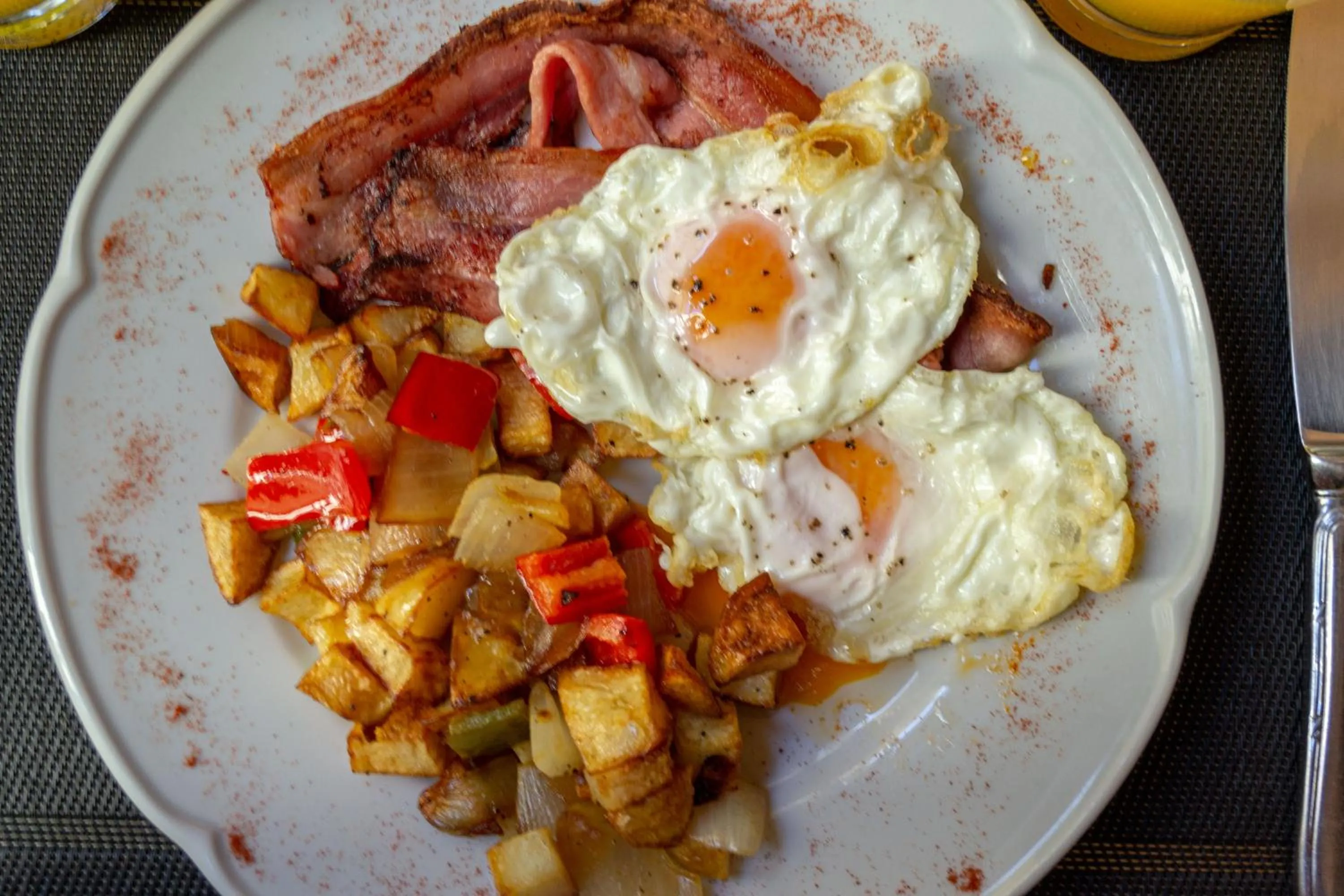 Food and drinks in Miravida Soho Hotel & Wine Bar