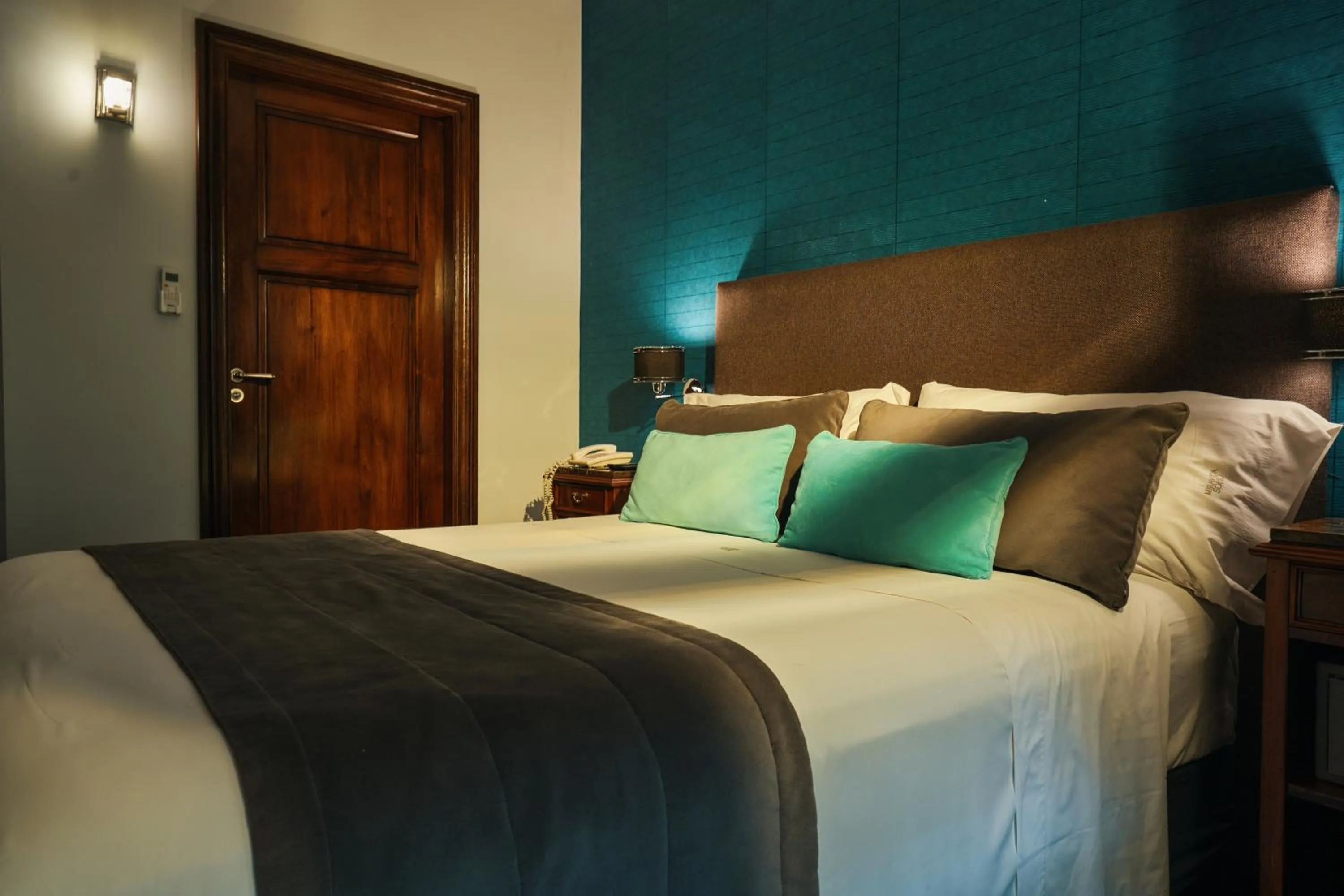 Bed in Miravida Soho Hotel & Wine Bar