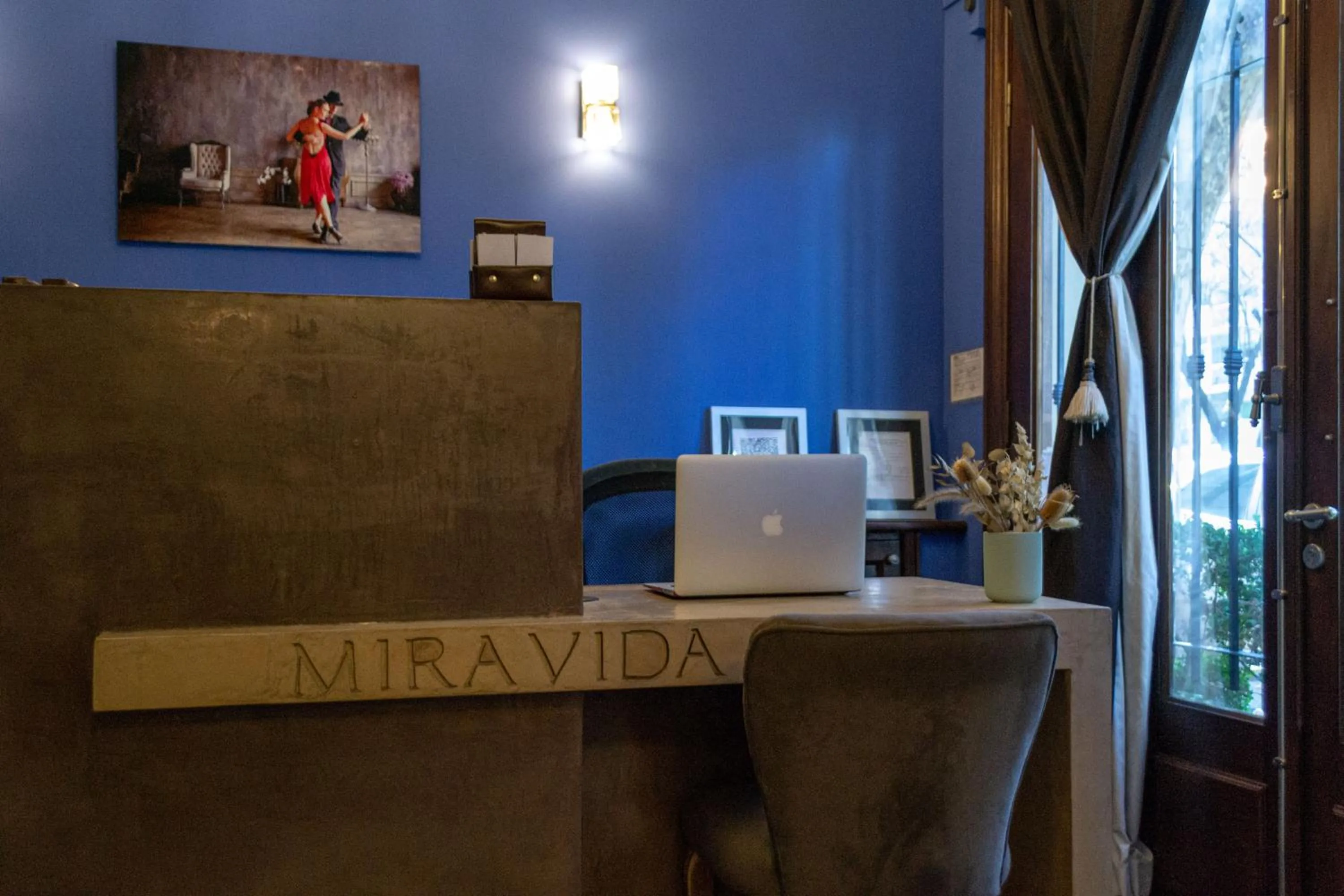 TV and multimedia in Miravida Soho Hotel & Wine Bar