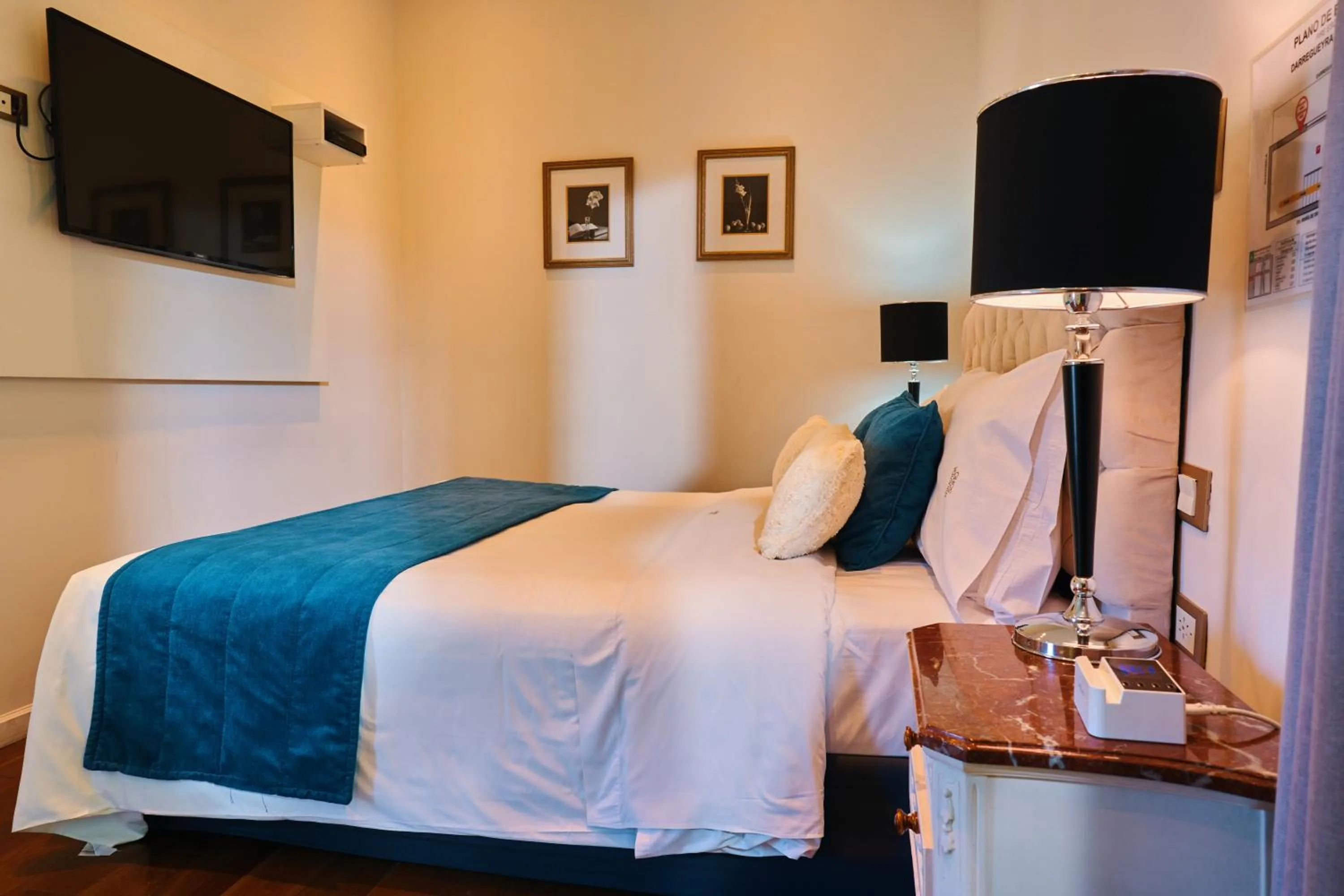 Bed in Miravida Soho Hotel & Wine Bar