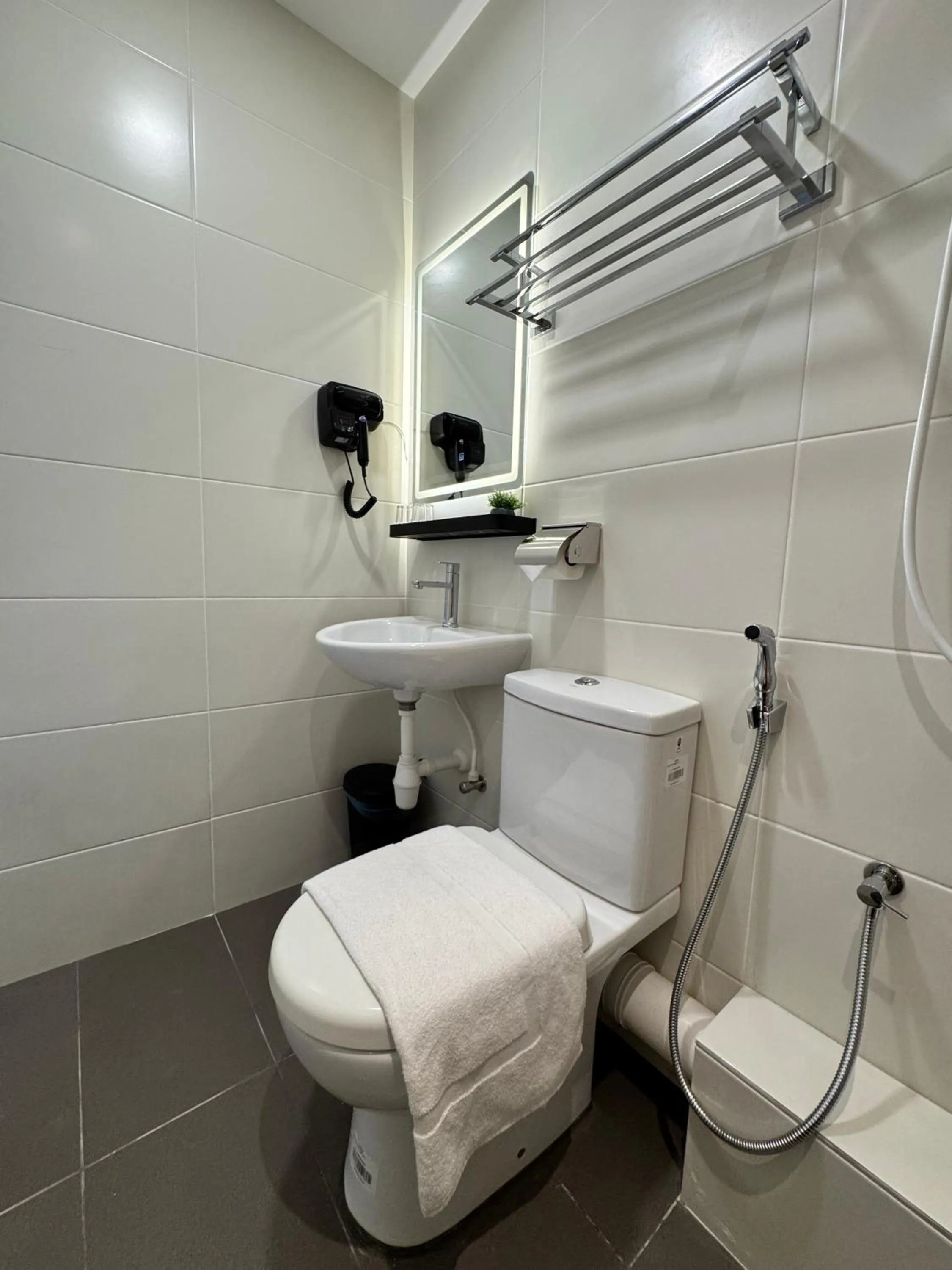 Shower in Maca Hotel by Sky Hive