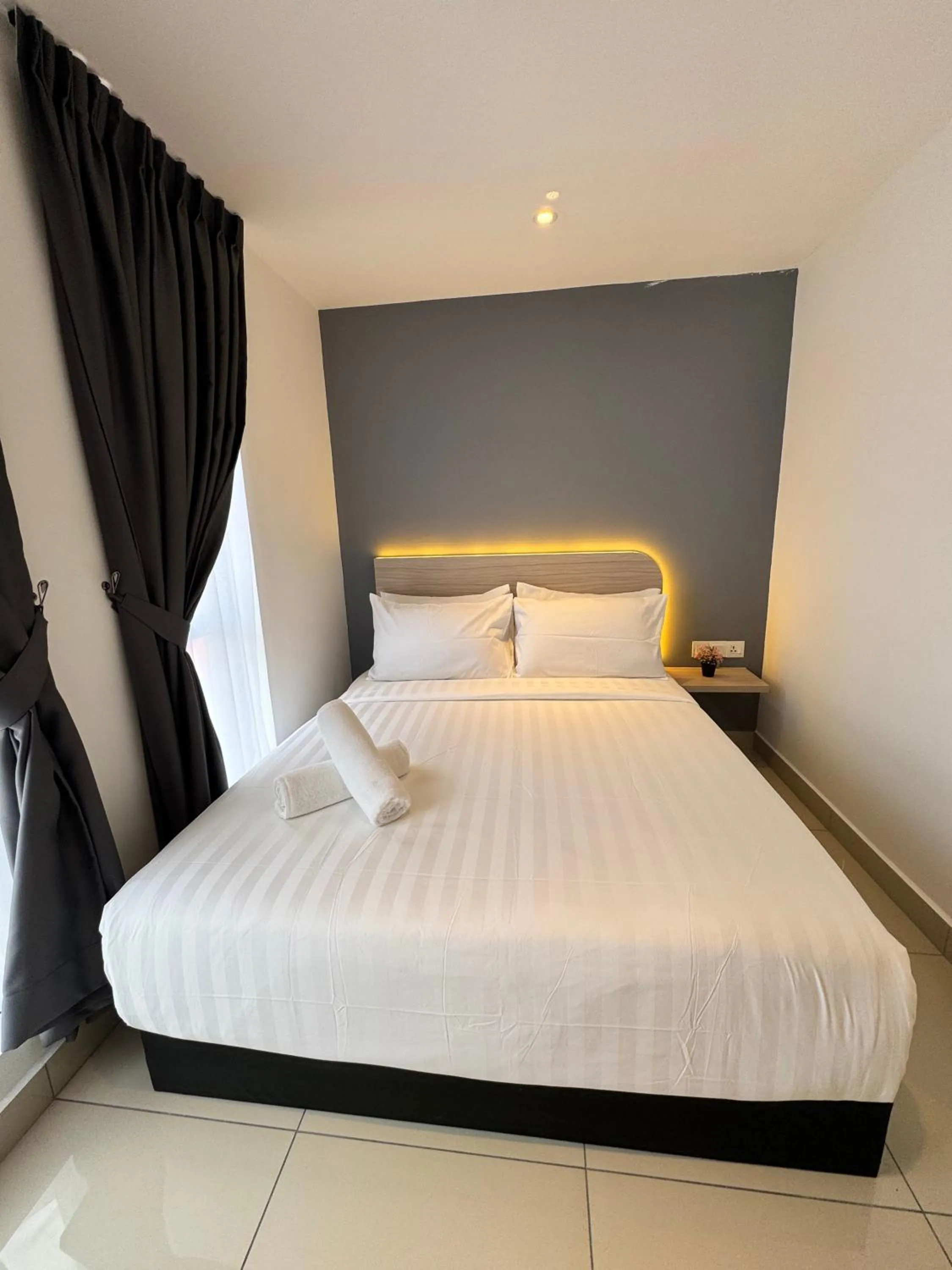 Bed in Maca Hotel by Sky Hive