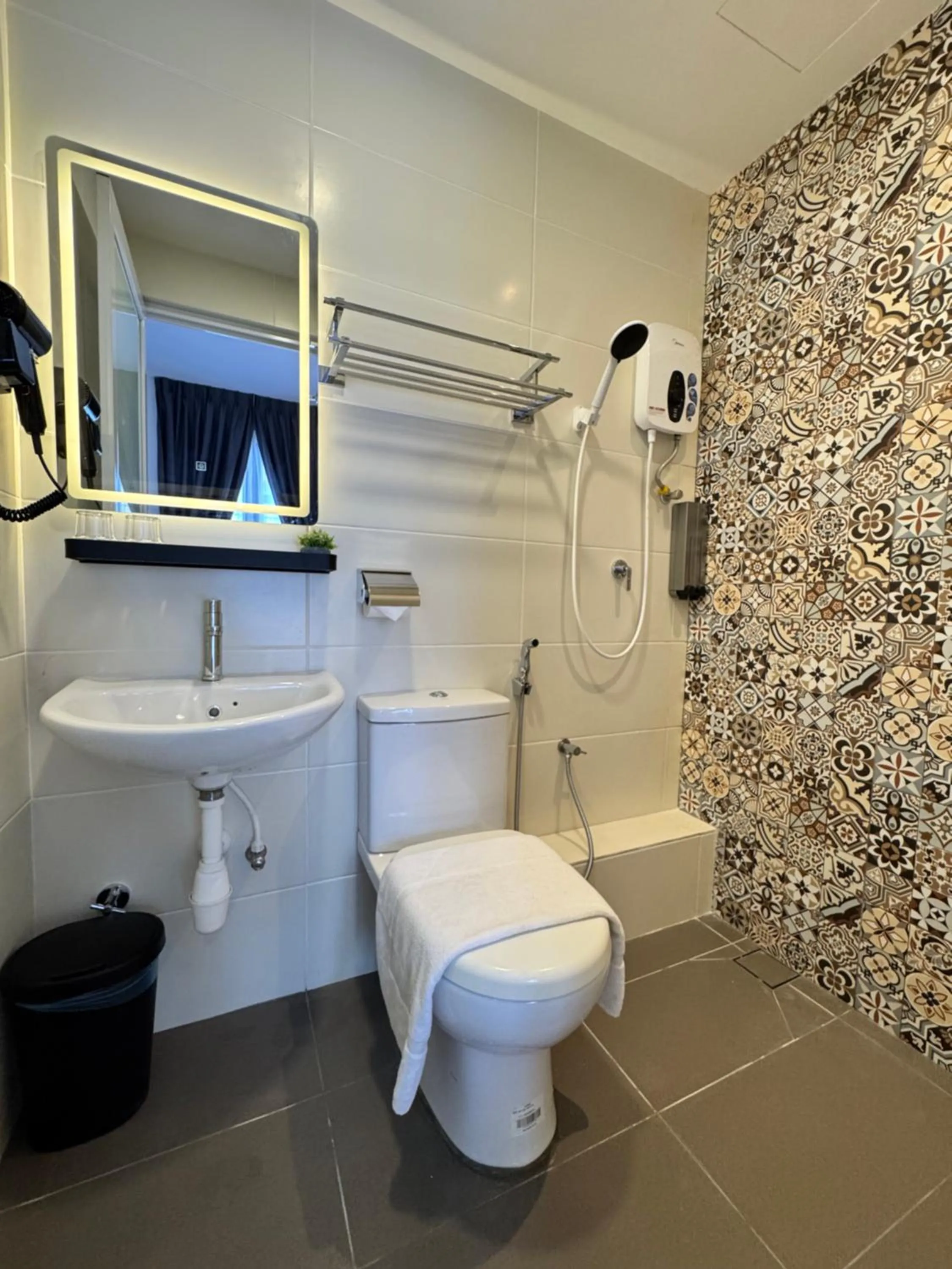 Bathroom in Maca Hotel by Sky Hive