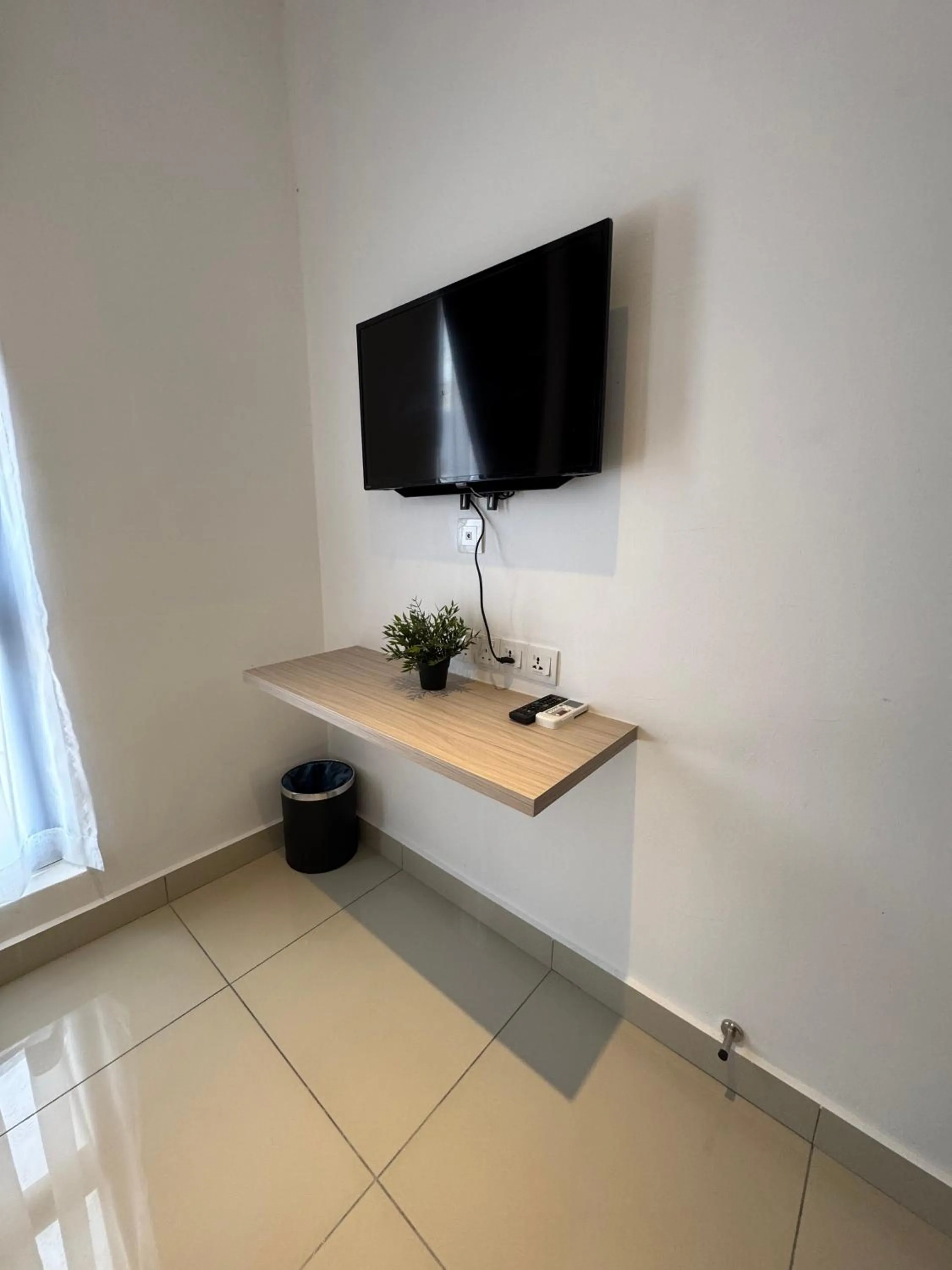 TV and multimedia in Maca Hotel by Sky Hive