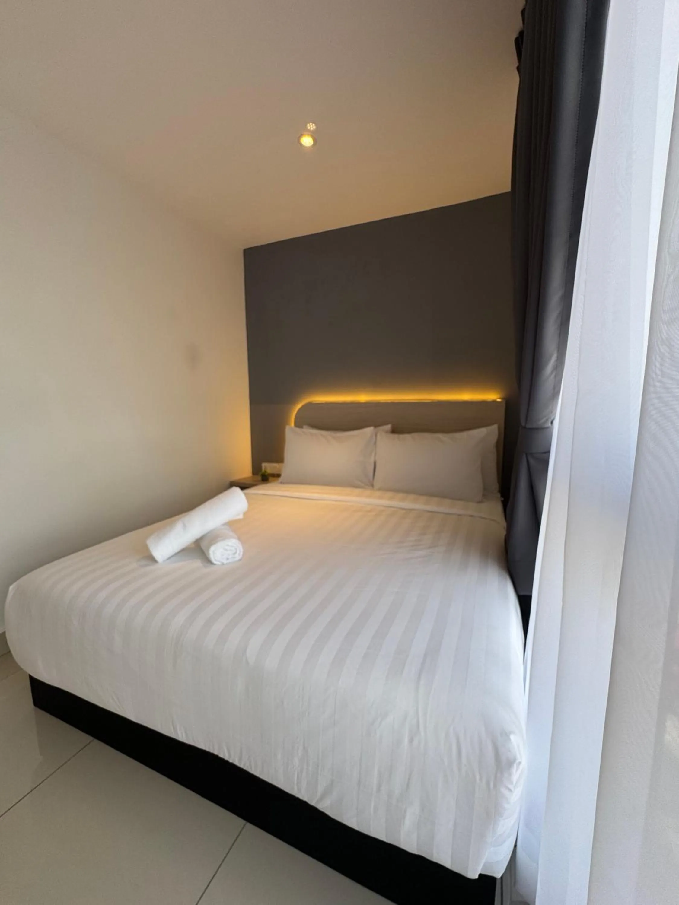 Bed in Maca Hotel by Sky Hive