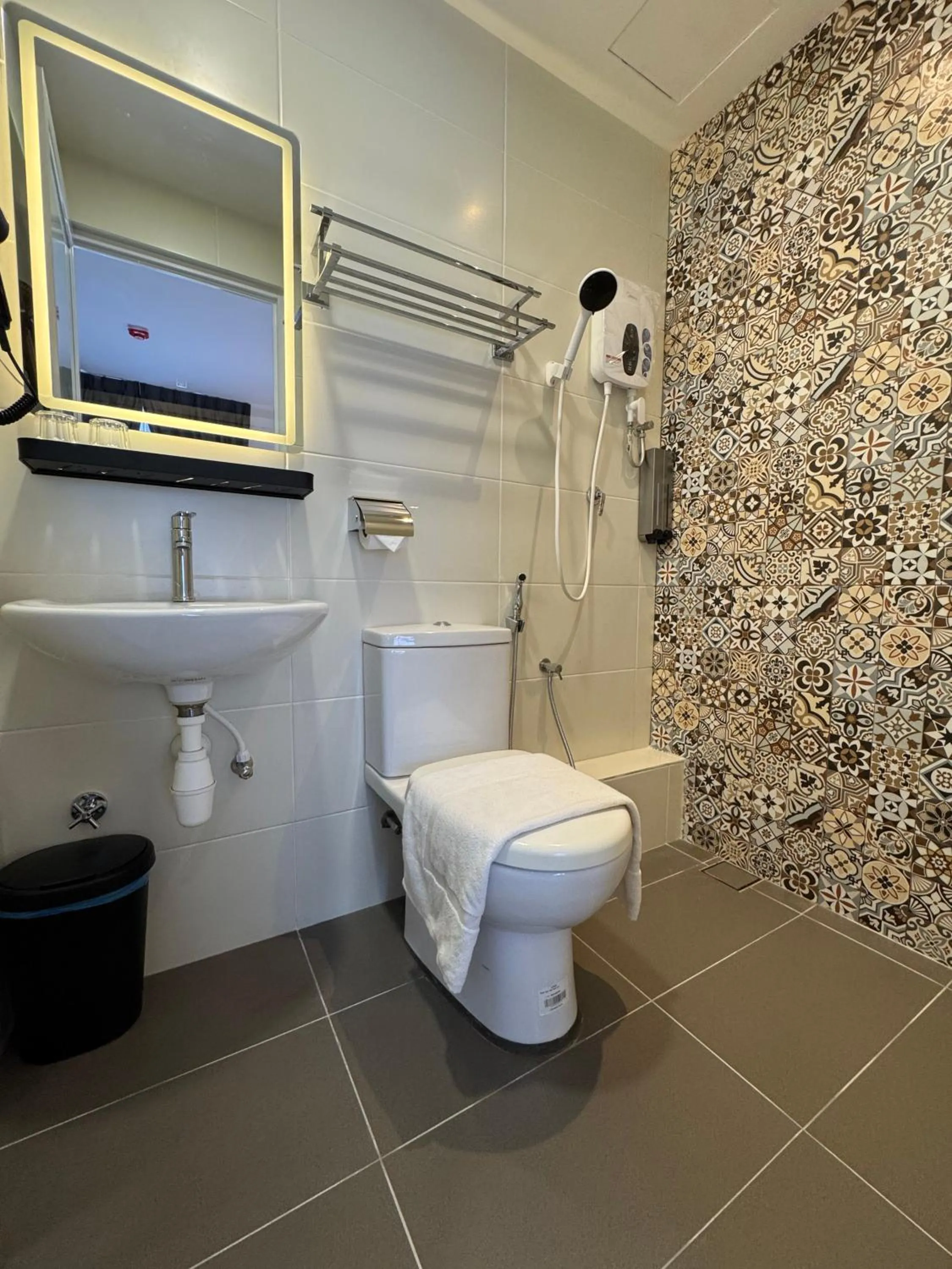 Shower in Maca Hotel by Sky Hive