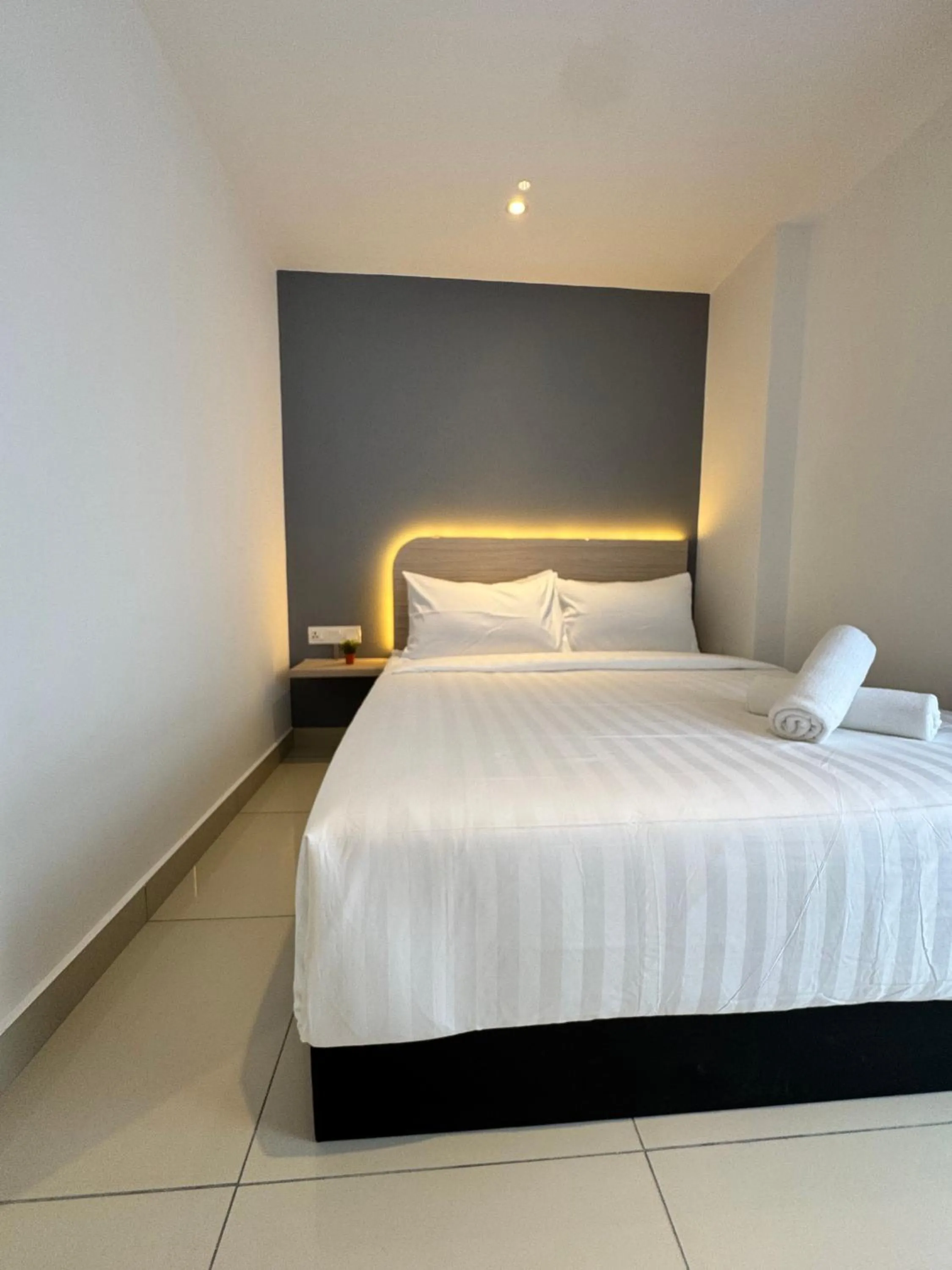 Bed in Maca Hotel by Sky Hive