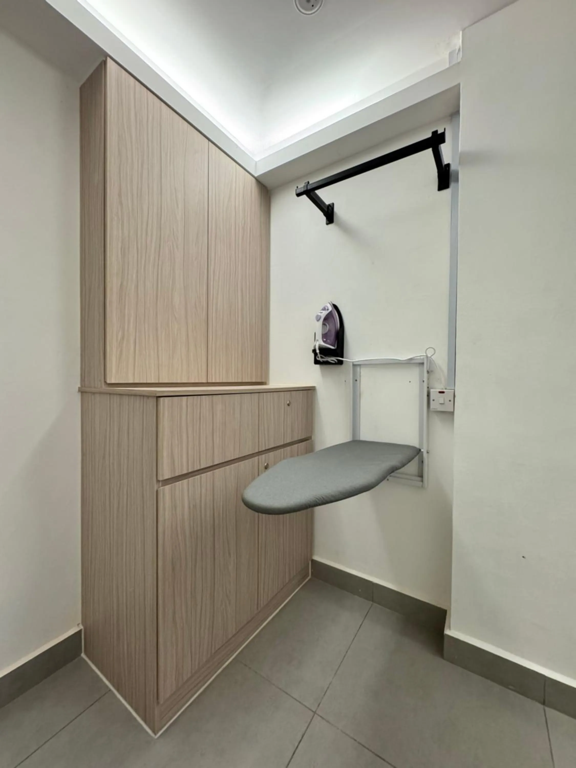 flat iron in Maca Hotel by Sky Hive