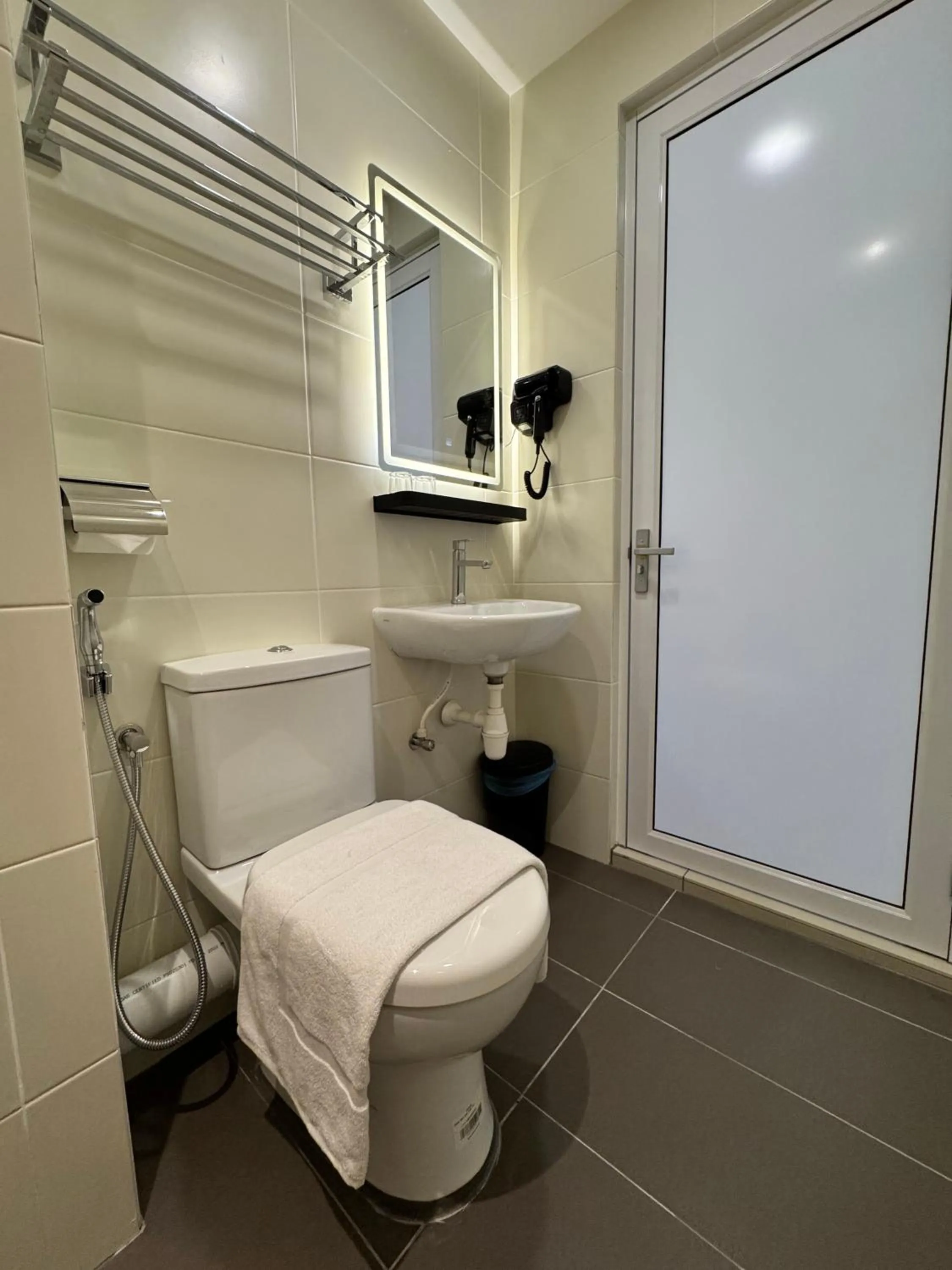 Shower in Maca Hotel by Sky Hive