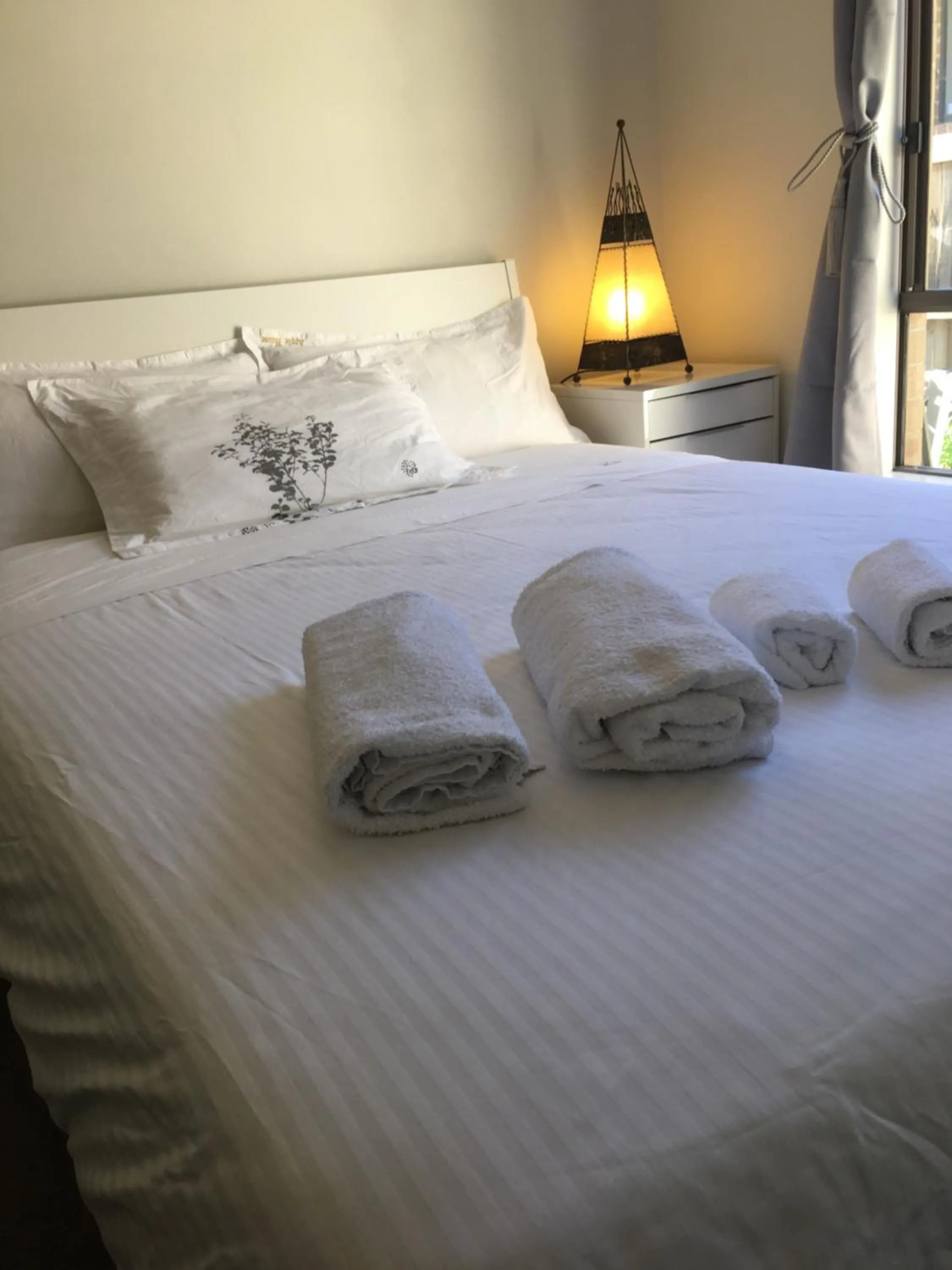 Bedroom, Bed in Apple House