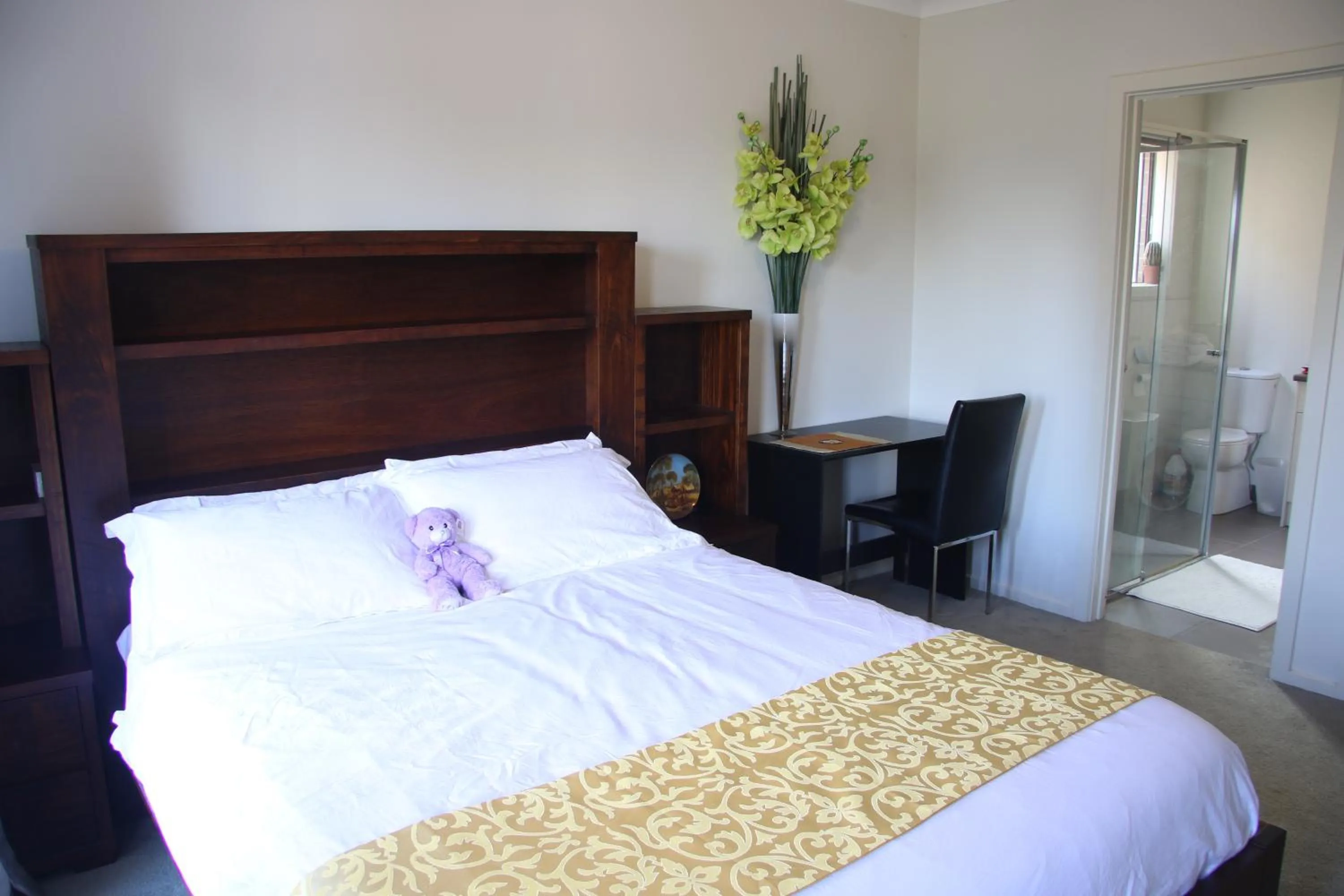 Bedroom, Bed in Apple House