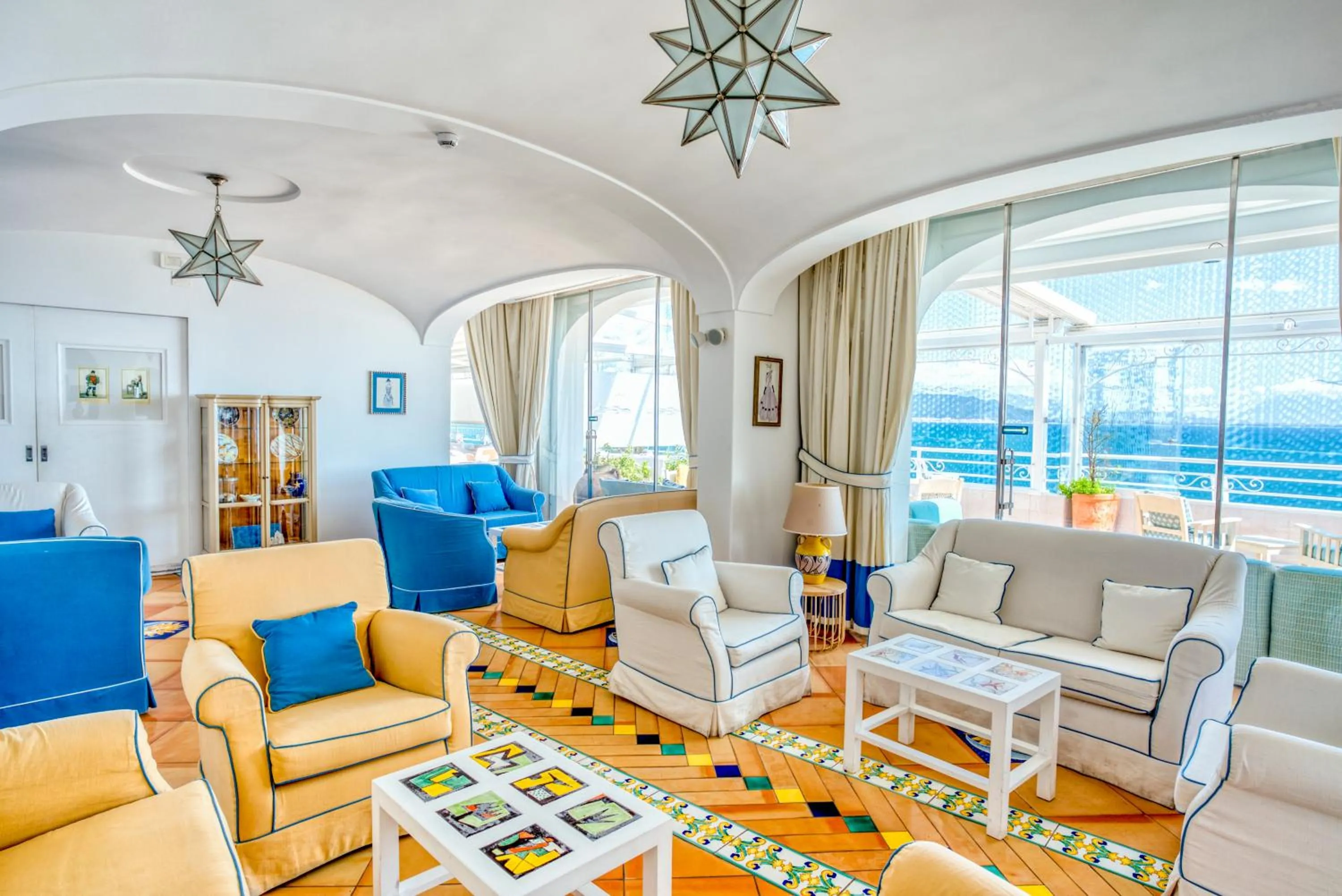 Communal lounge/ TV room in Hotel Cetus