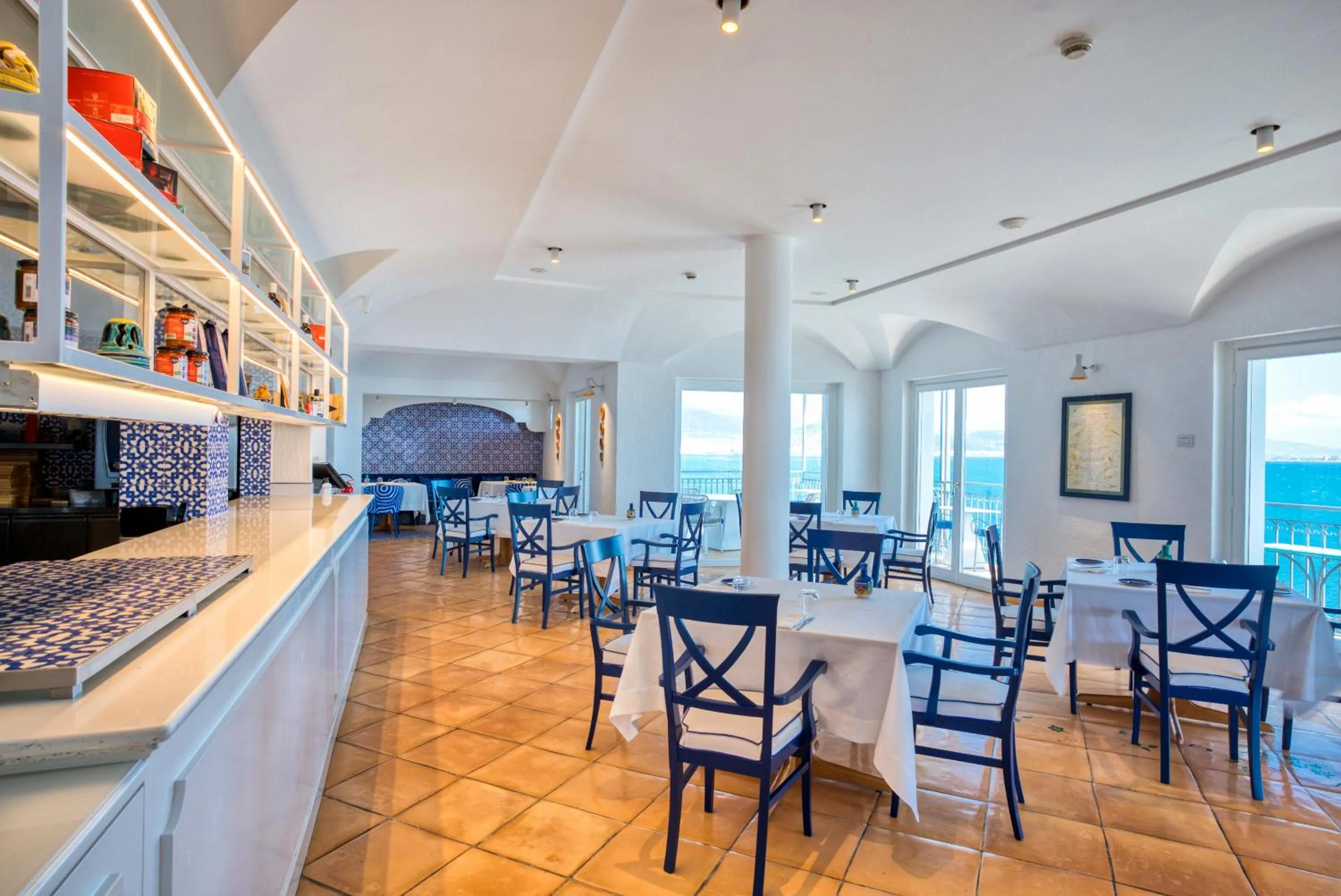 Restaurant/places to eat in Hotel Cetus