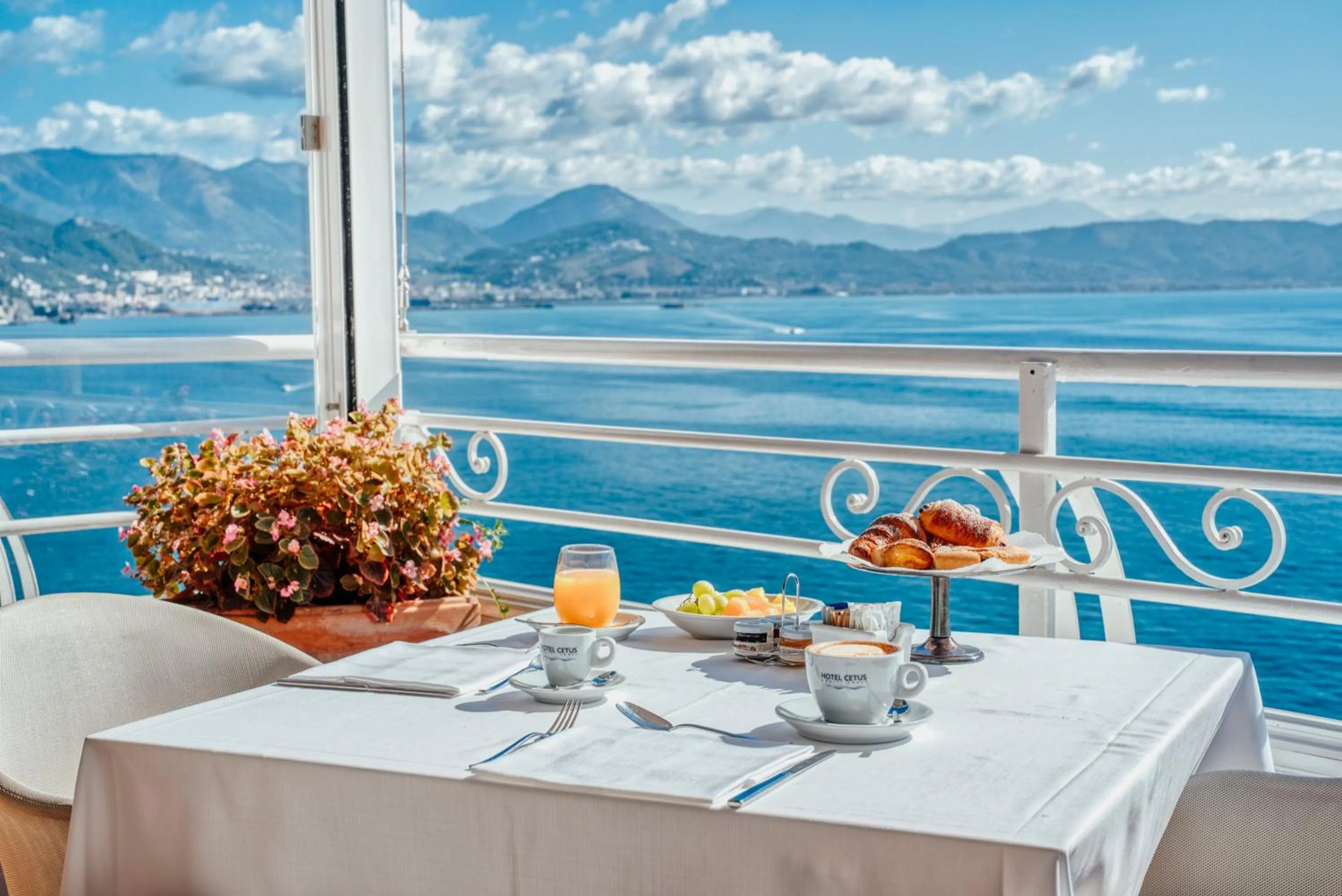 Breakfast in Hotel Cetus