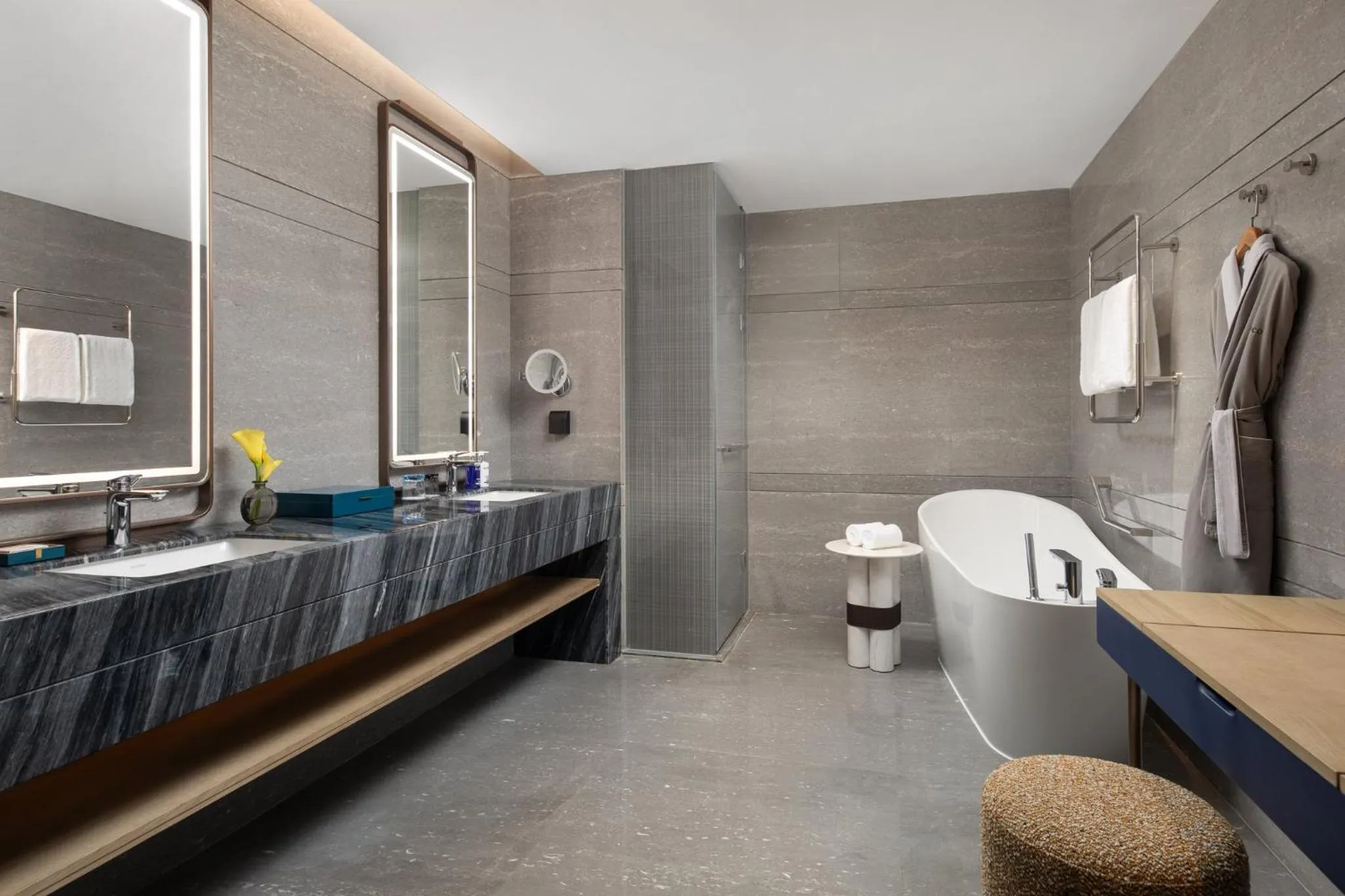 Photo of the whole room in voco Sanya Dadonghai by IHG