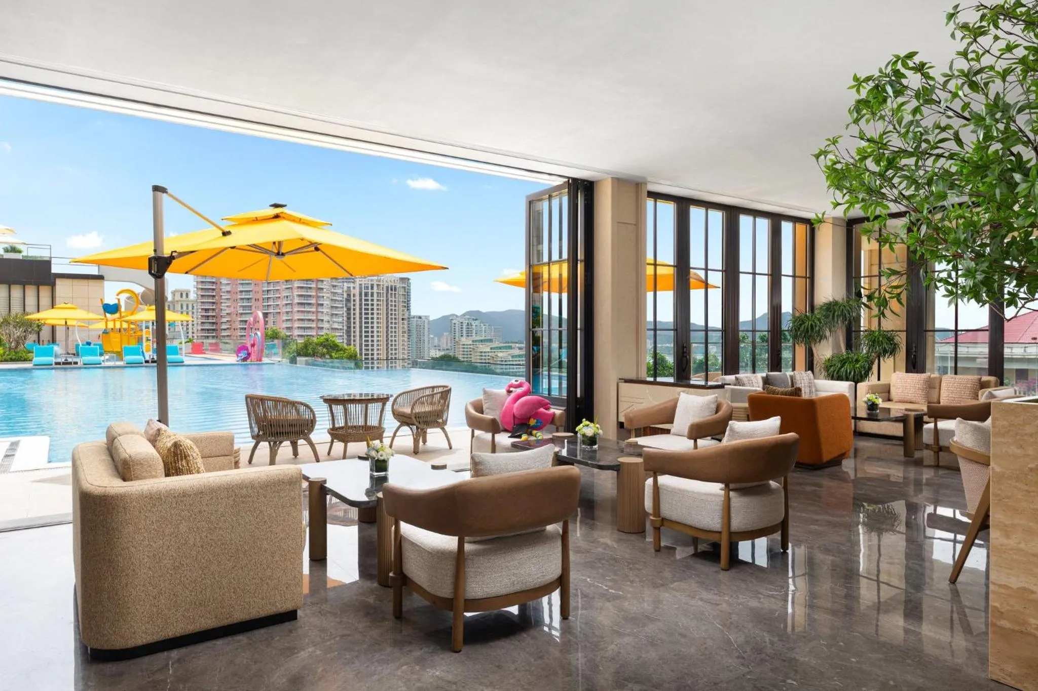 Lounge or bar in voco Sanya Dadonghai by IHG