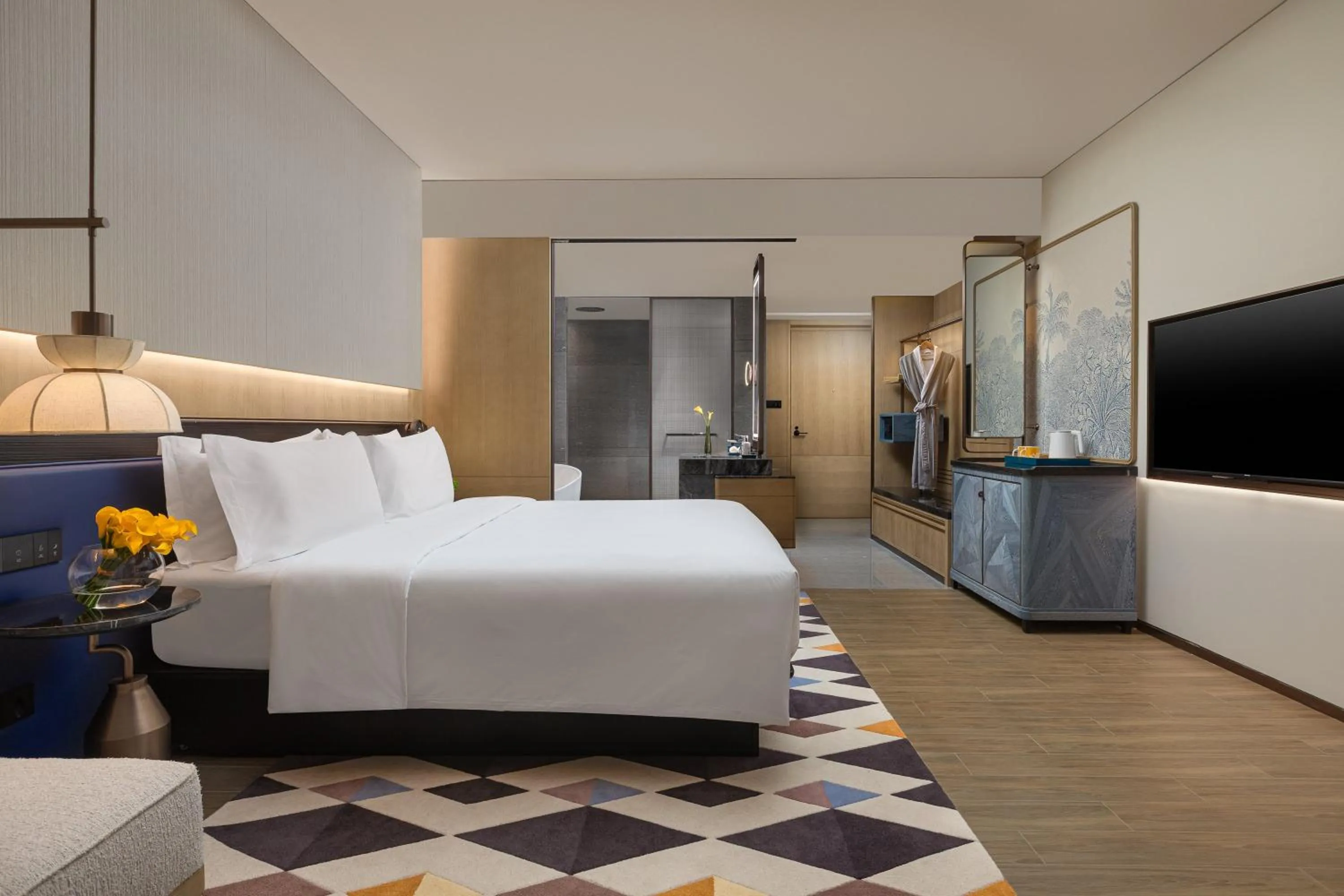 Photo of the whole room, Bed in voco Sanya Dadonghai by IHG