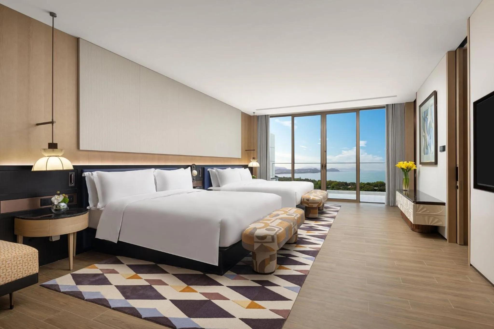 Photo of the whole room, Bed in voco Sanya Dadonghai by IHG